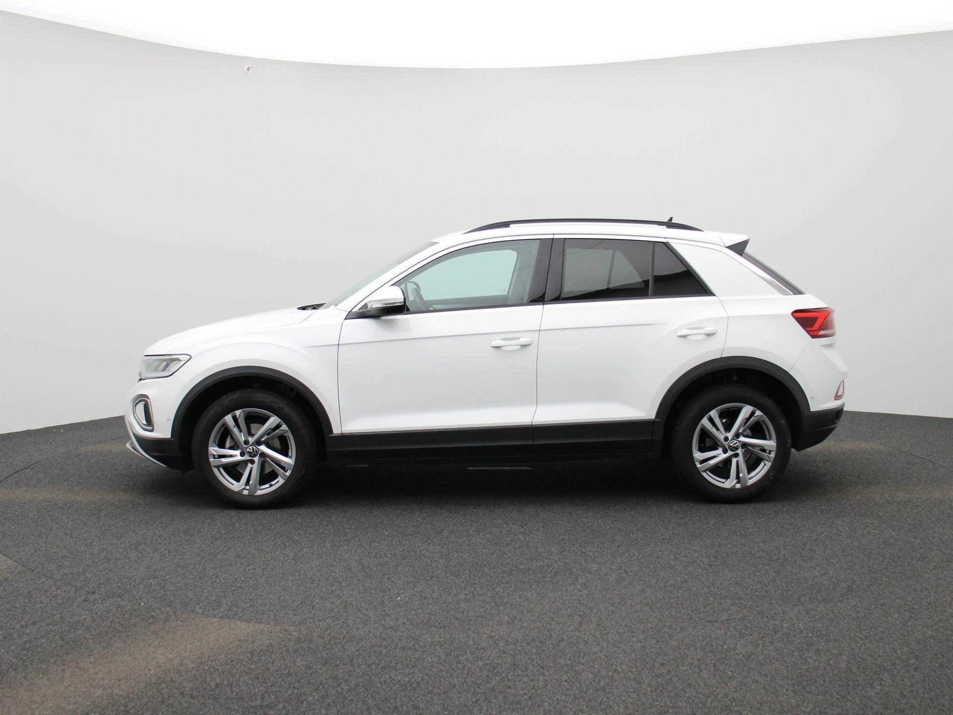 Volkswagen-T-Roc-image-3
