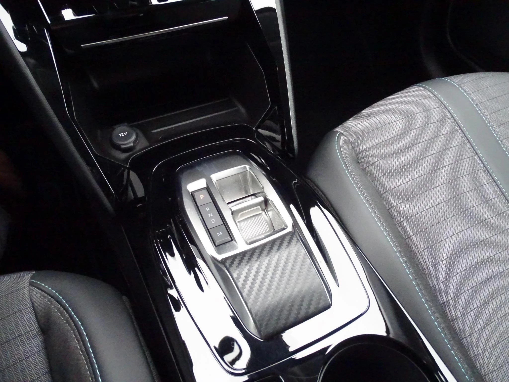 Peugeot 208 1.2 HYBRID Allure automaat