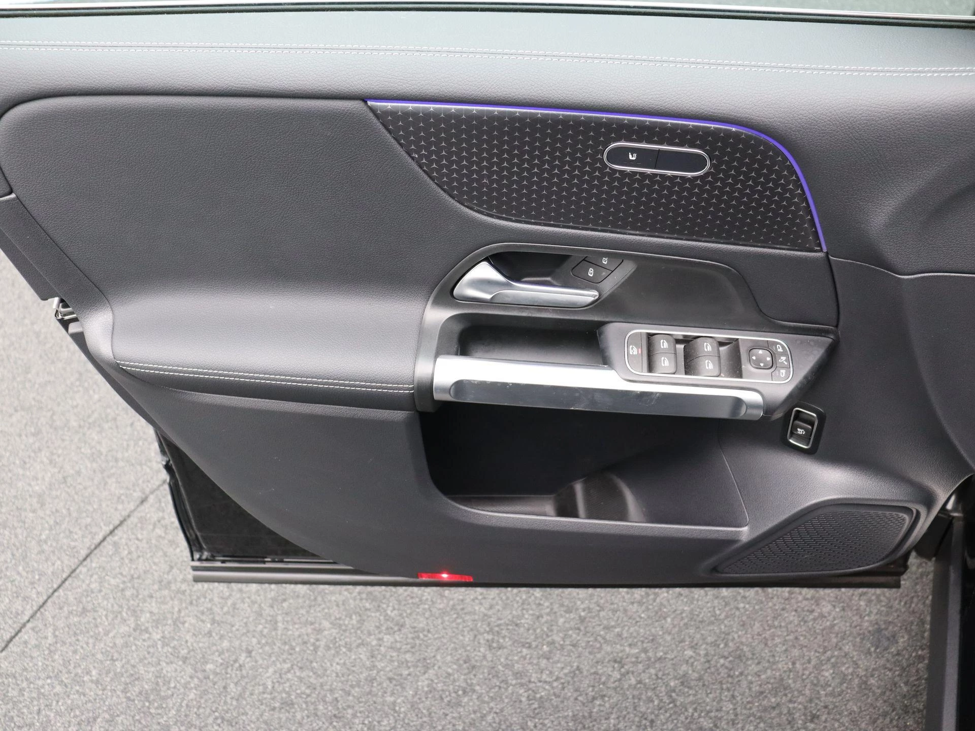 Mercedes-Benz EQB 250+ Luxury Line + 7 ZITPLAATSEN + CARPLAY +