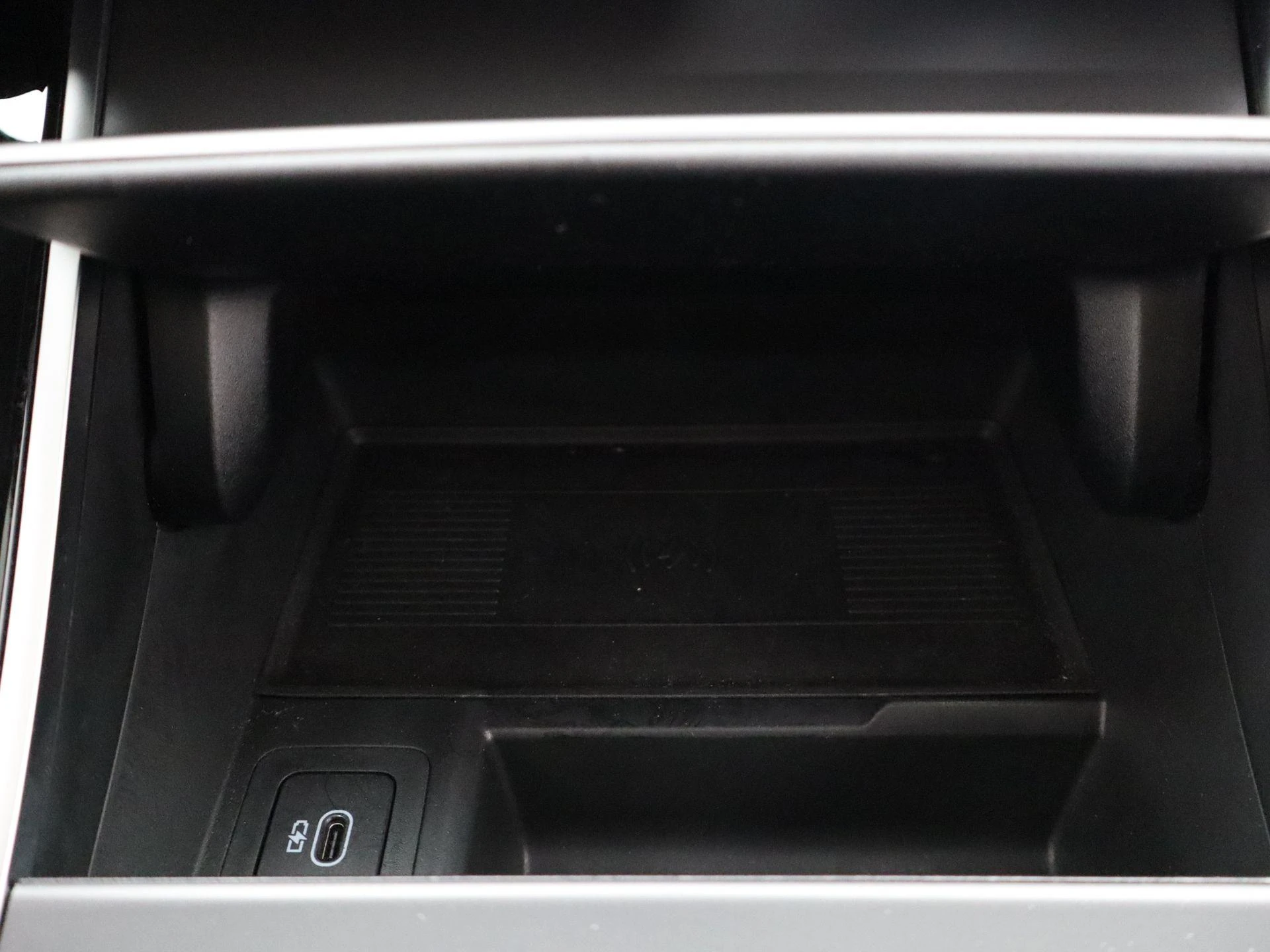 Land Rover-Range Rover Velar-image-24