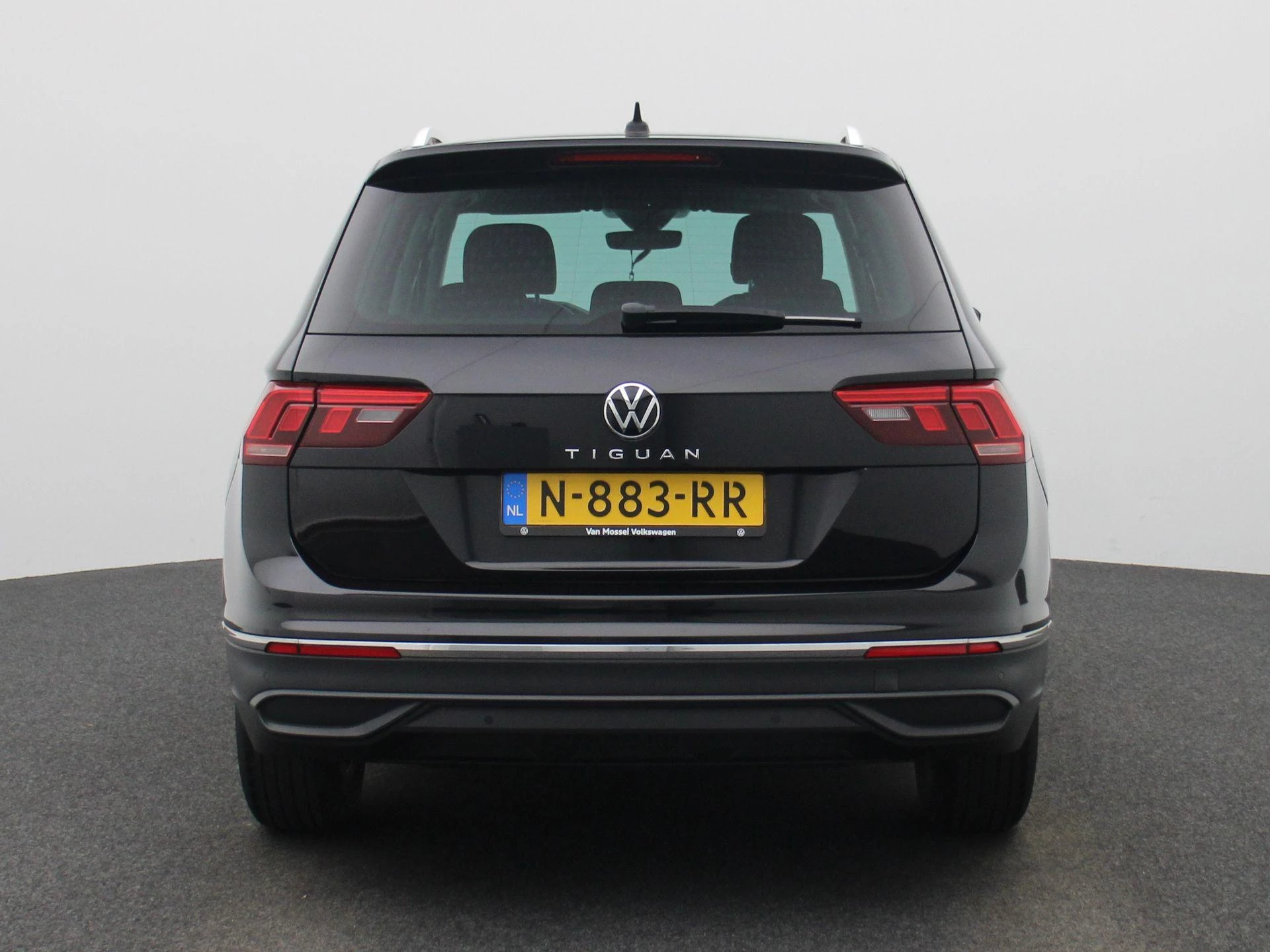 Volkswagen-Tiguan-image-4