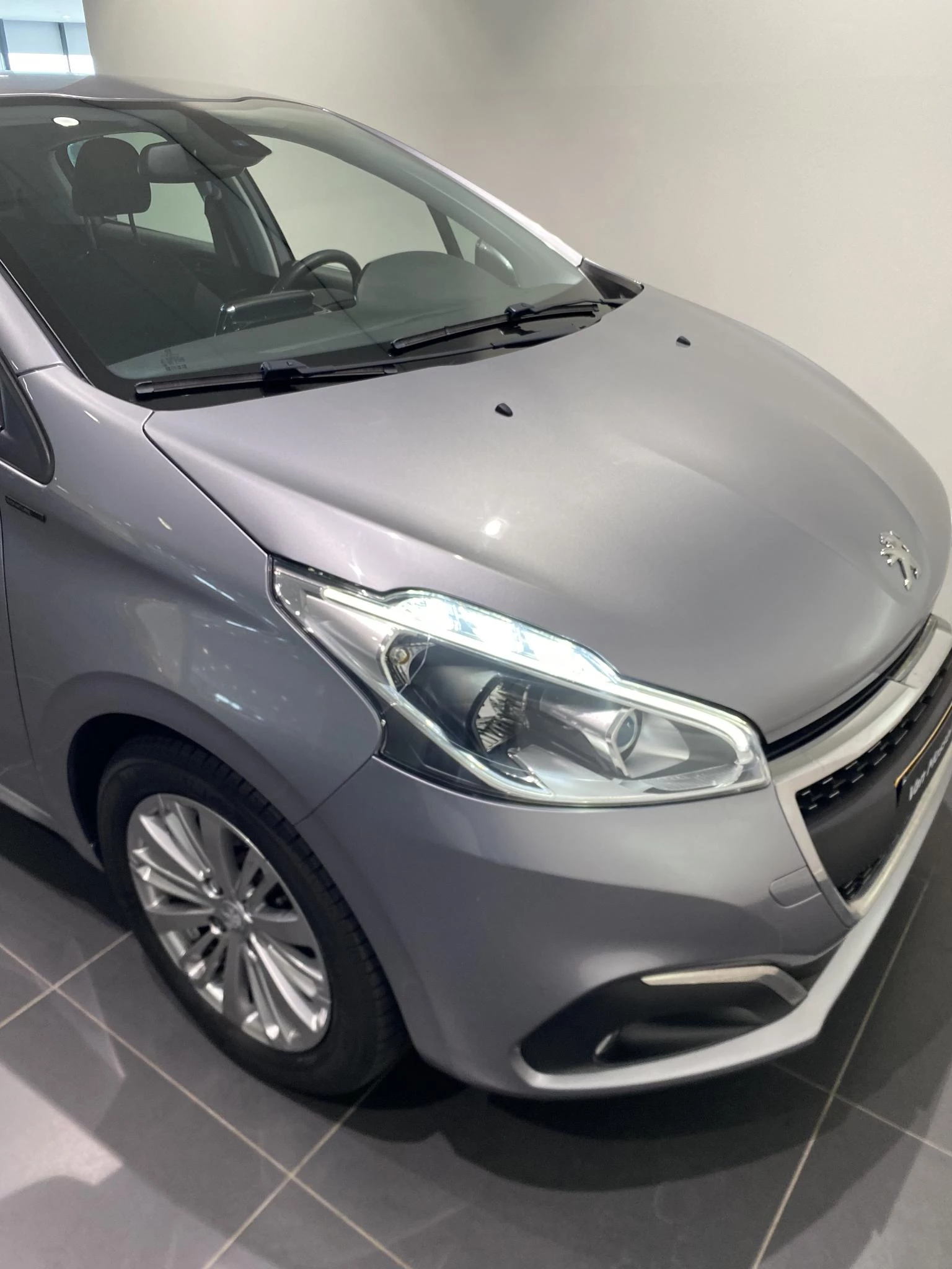 Peugeot 208 Signature