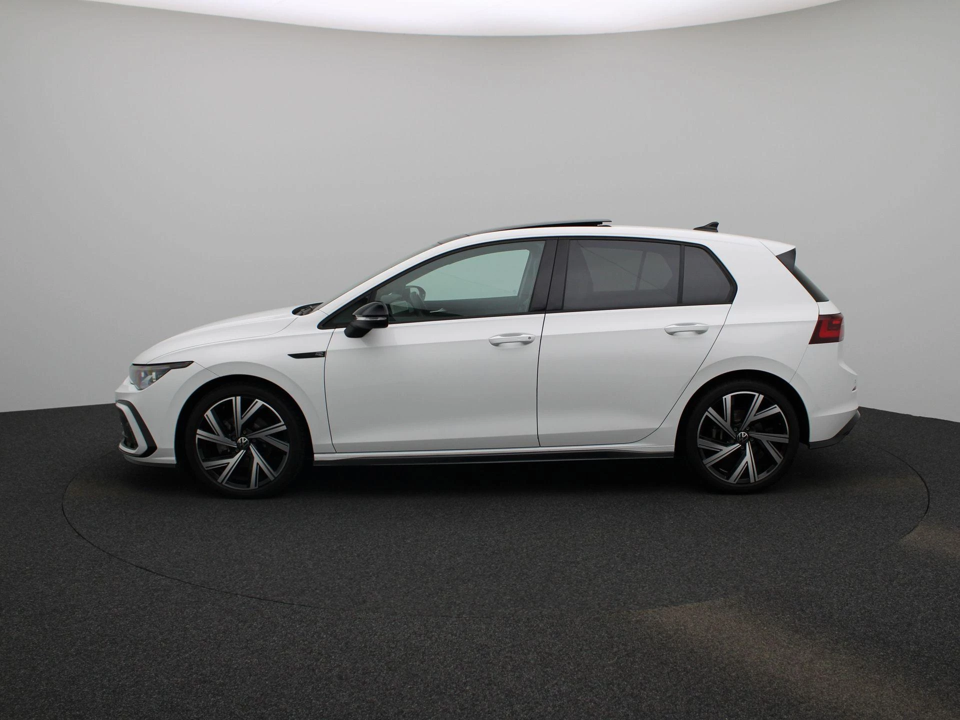 Volkswagen-Golf-image-3