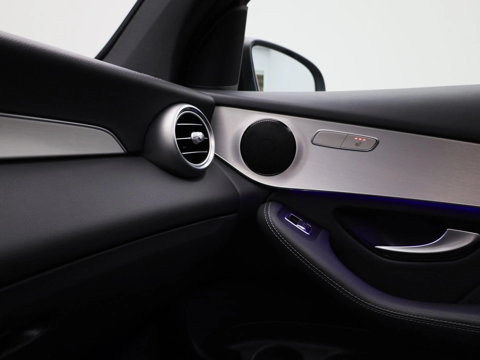 Mercedes-Benz-GLC-image-29