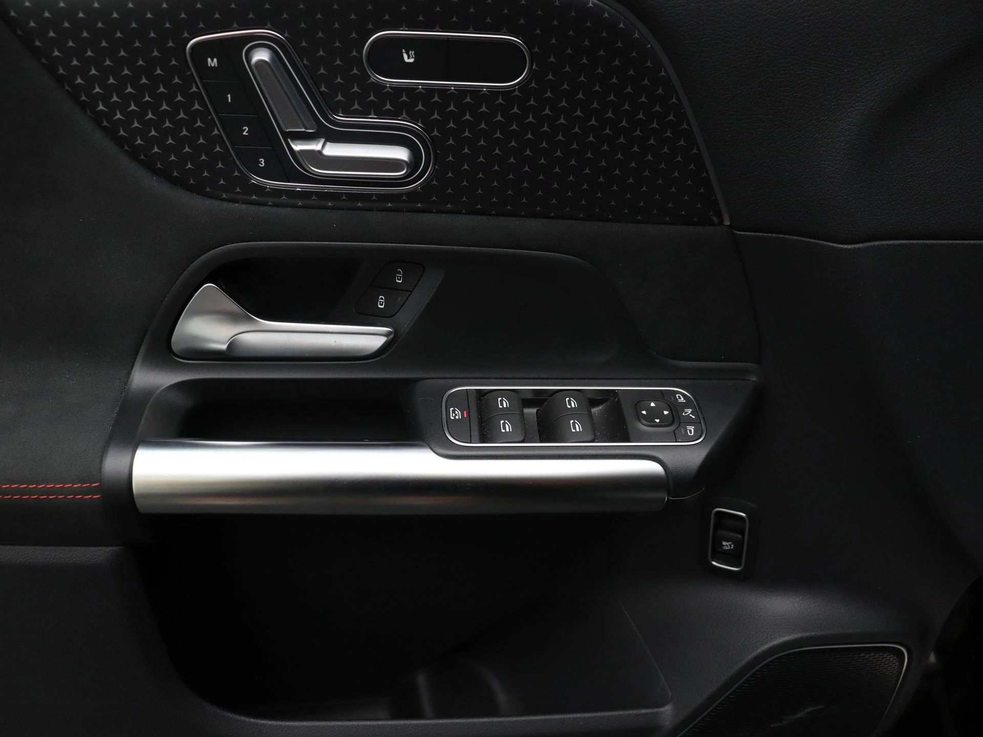 Mercedes-Benz-EQA-image-7