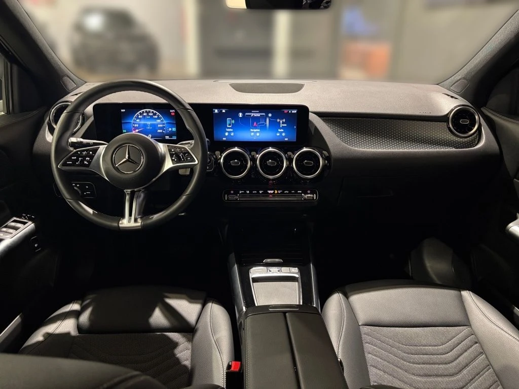 Mercedes-Benz-GLA 200-image-11