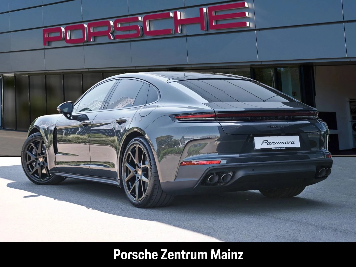 Porsche-Panamera-image-5