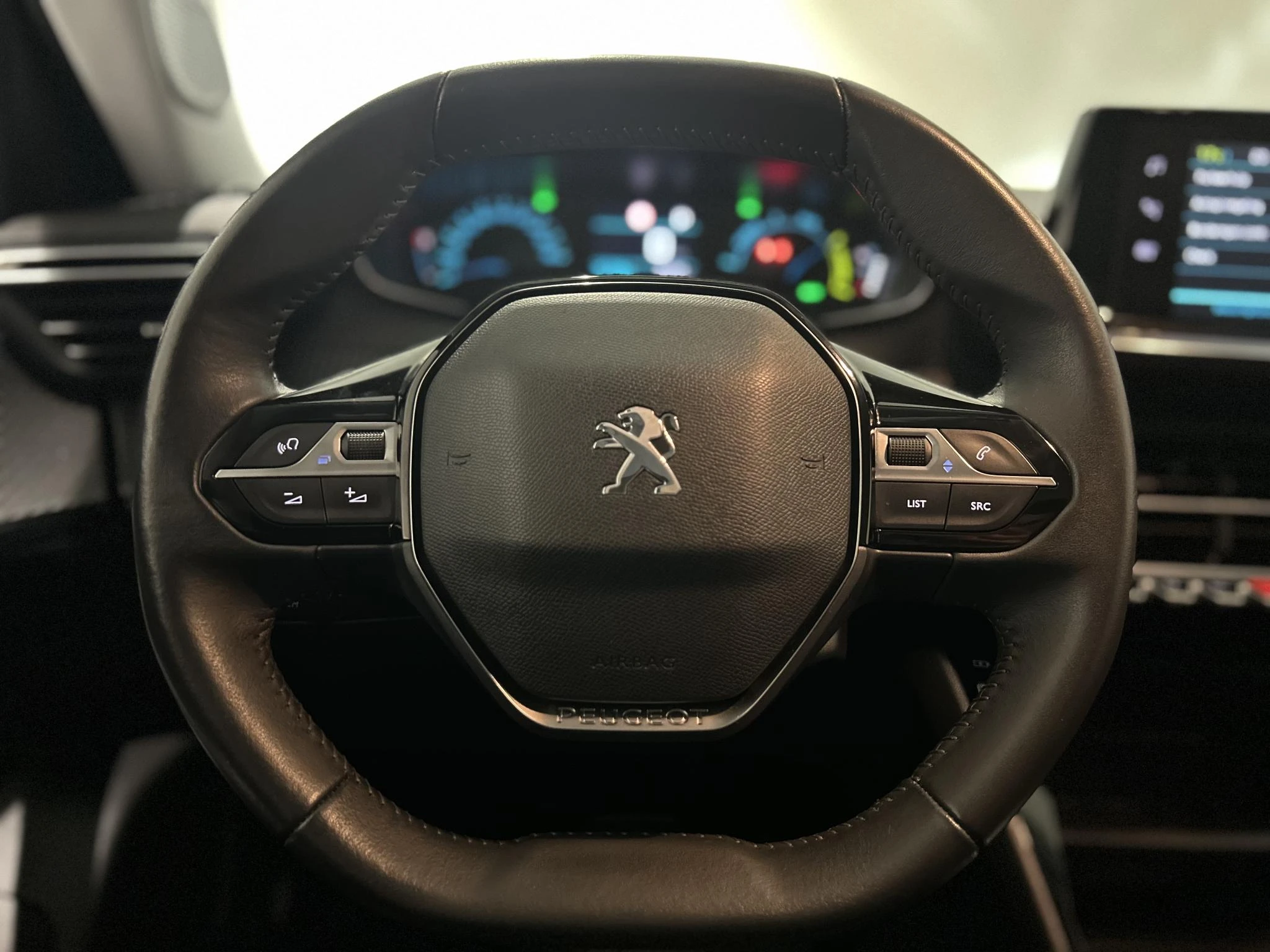 Peugeot-e-2008-image-6