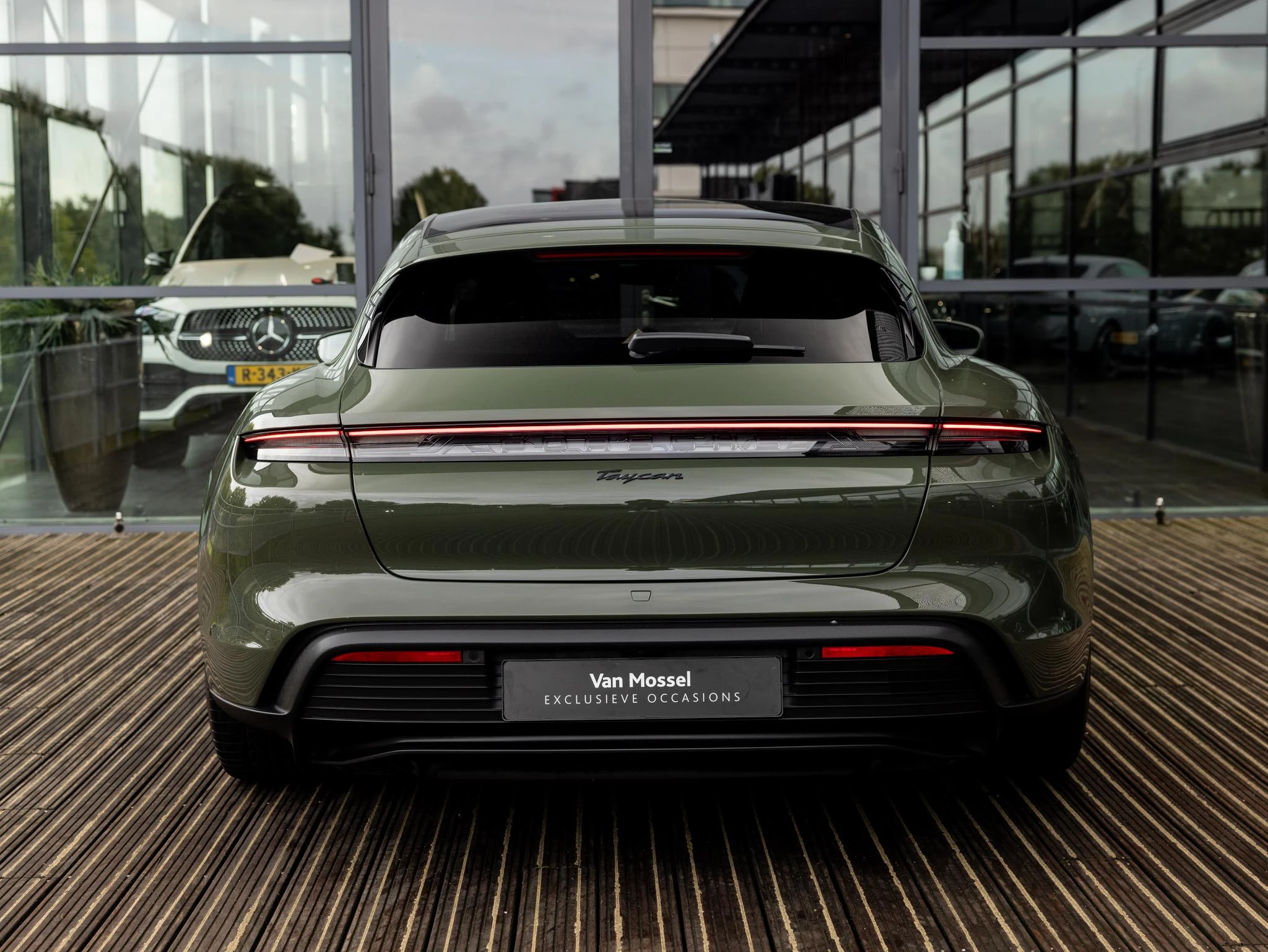 Porsche-Taycan-image-4