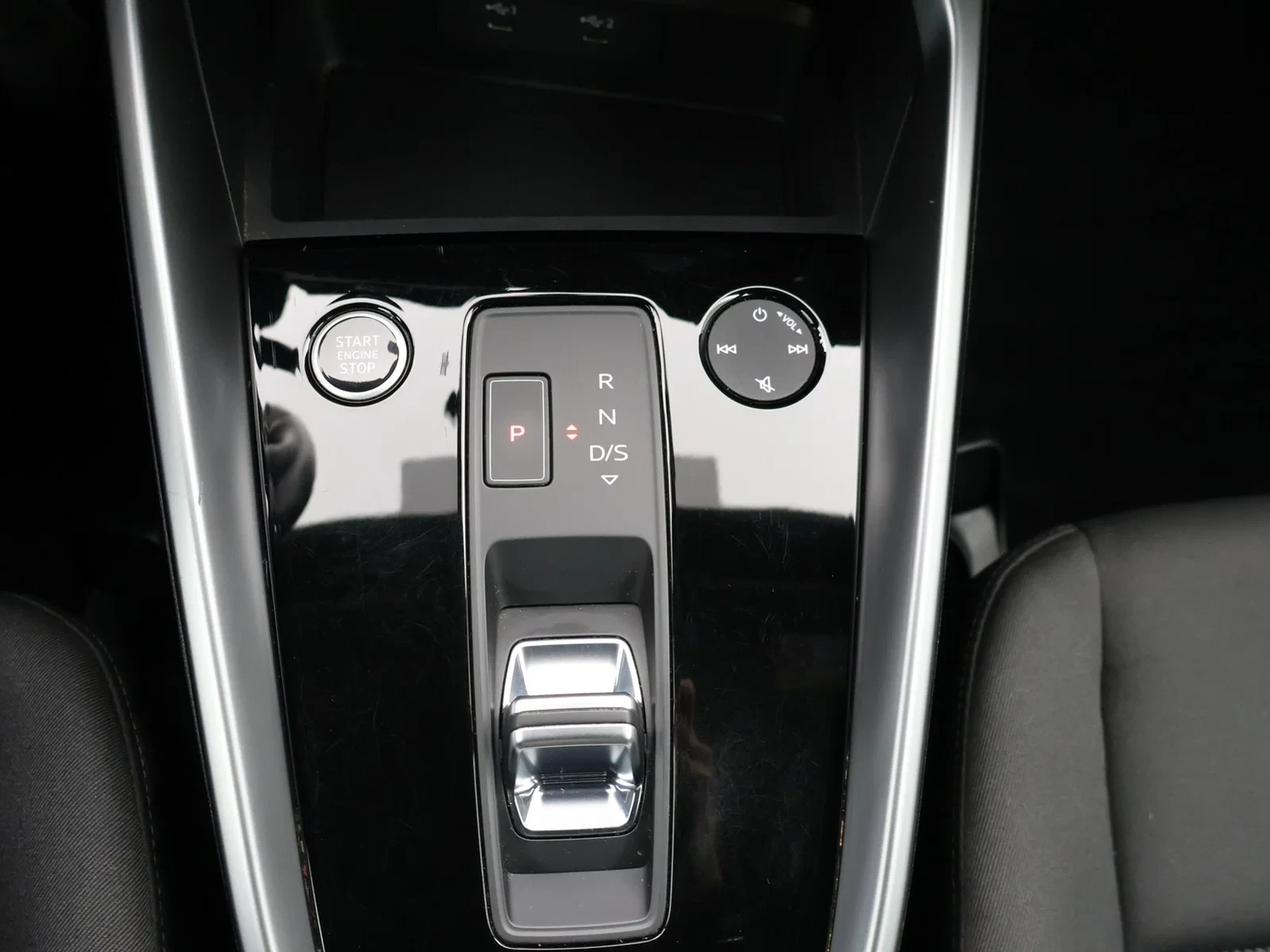 Audi A3 Sportback 30TFSI Business Edition Attraction 110PK *AUTOMAAT*CRUISE*KEYLESS GO*VIRTUAL COCKPIT*APP-C