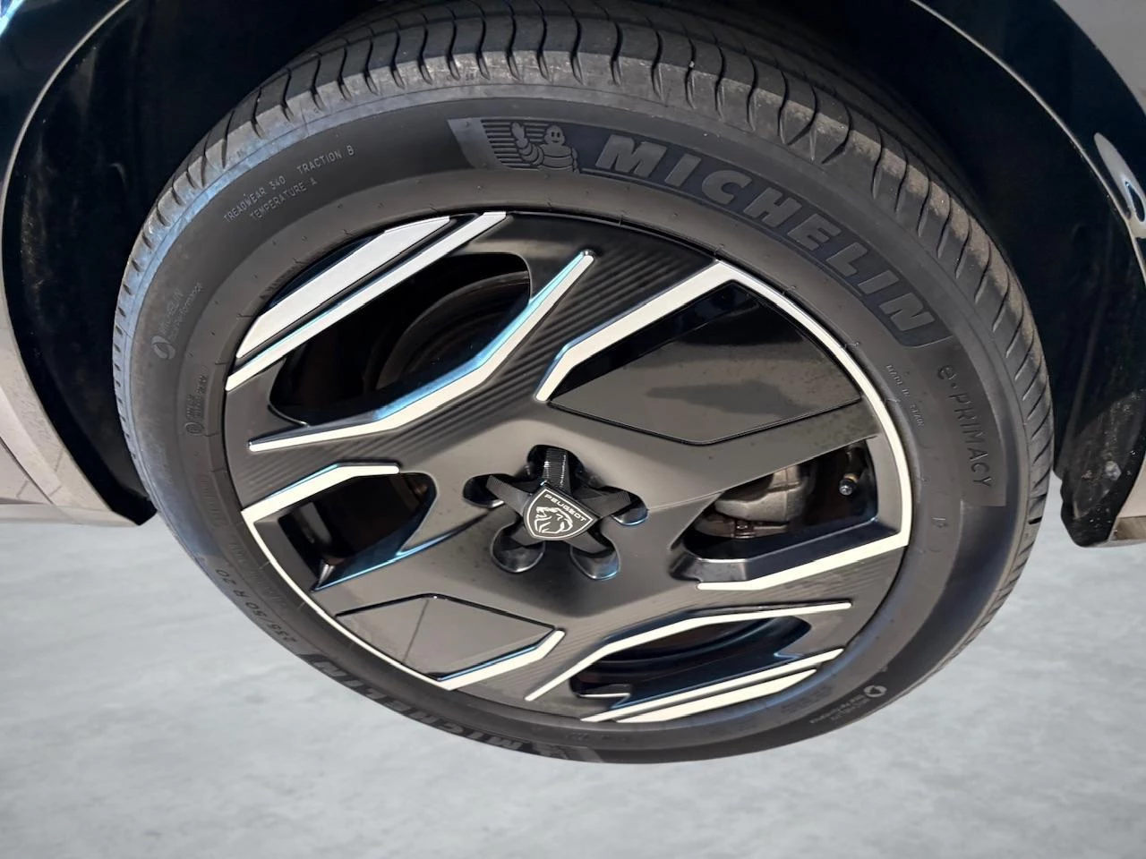 Peugeot e-3008 e-3008 210 GT