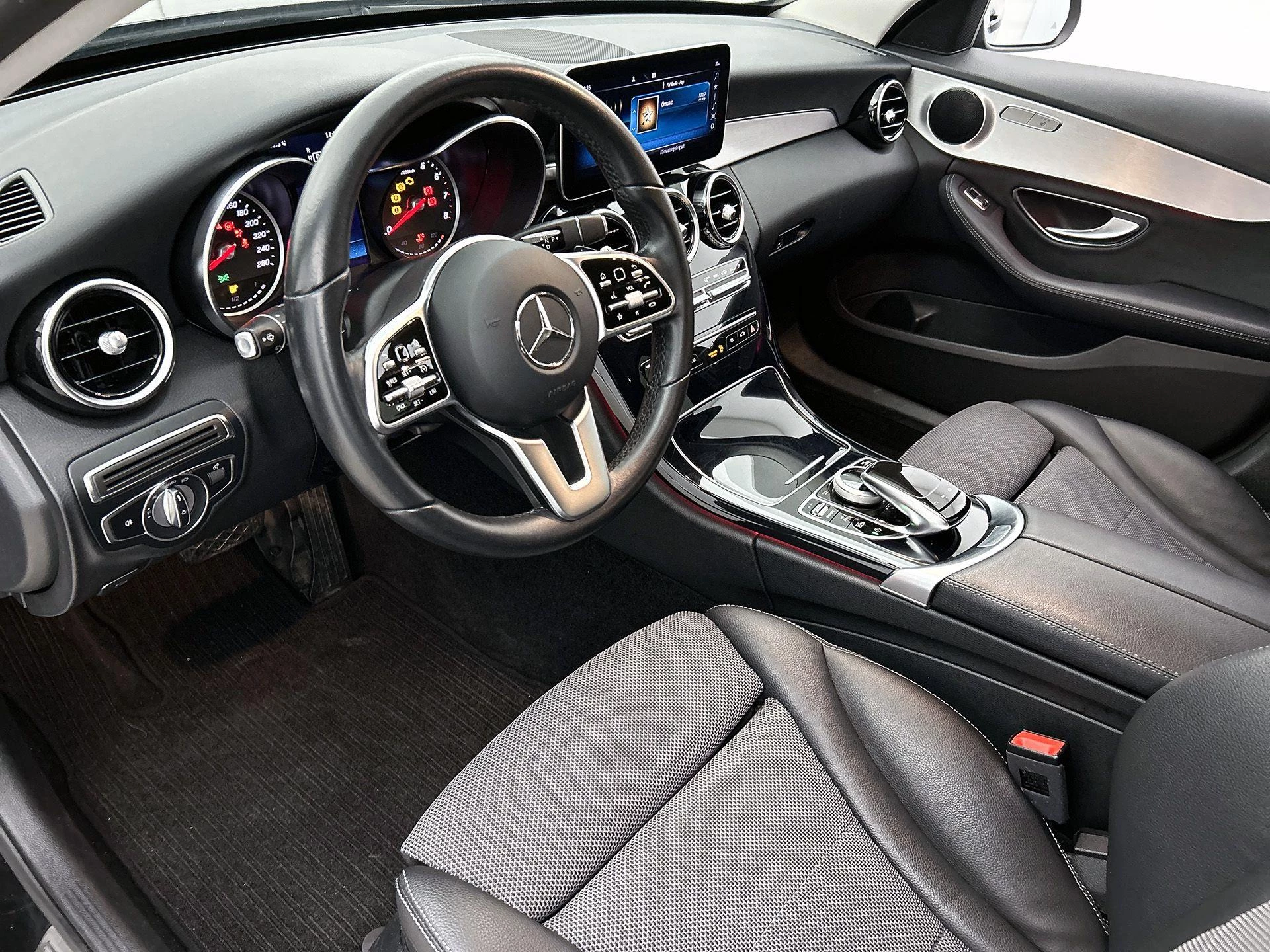 Mercedes-Benz-C-Klasse-image-20