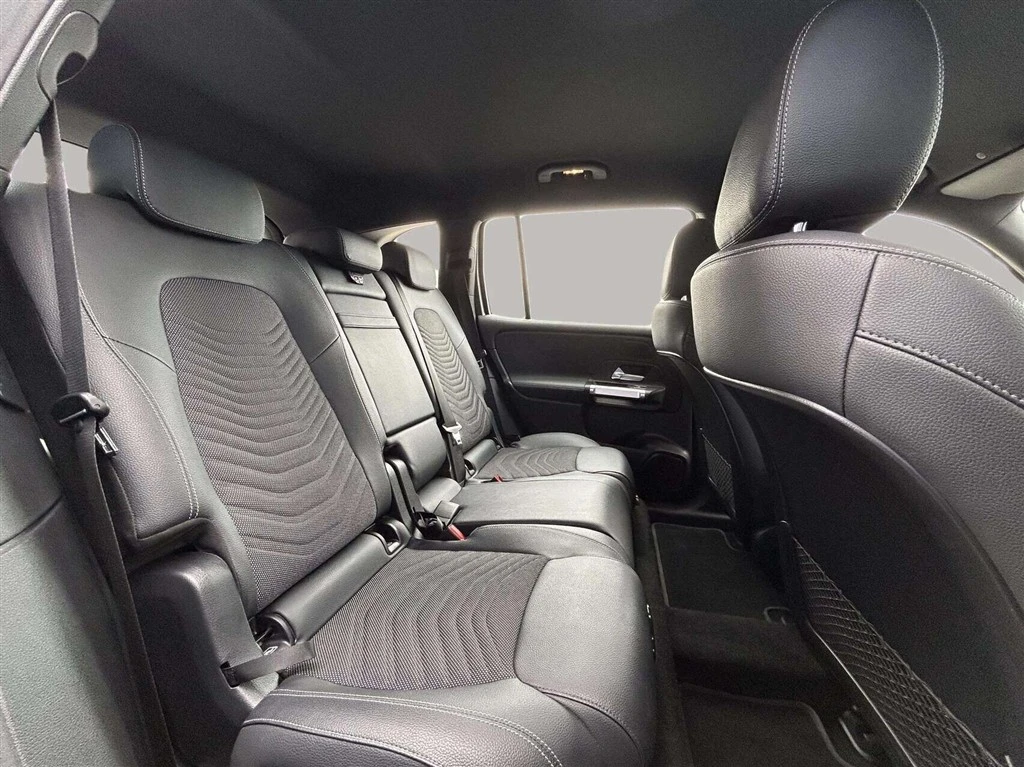 Mercedes-Benz-EQB-image-19