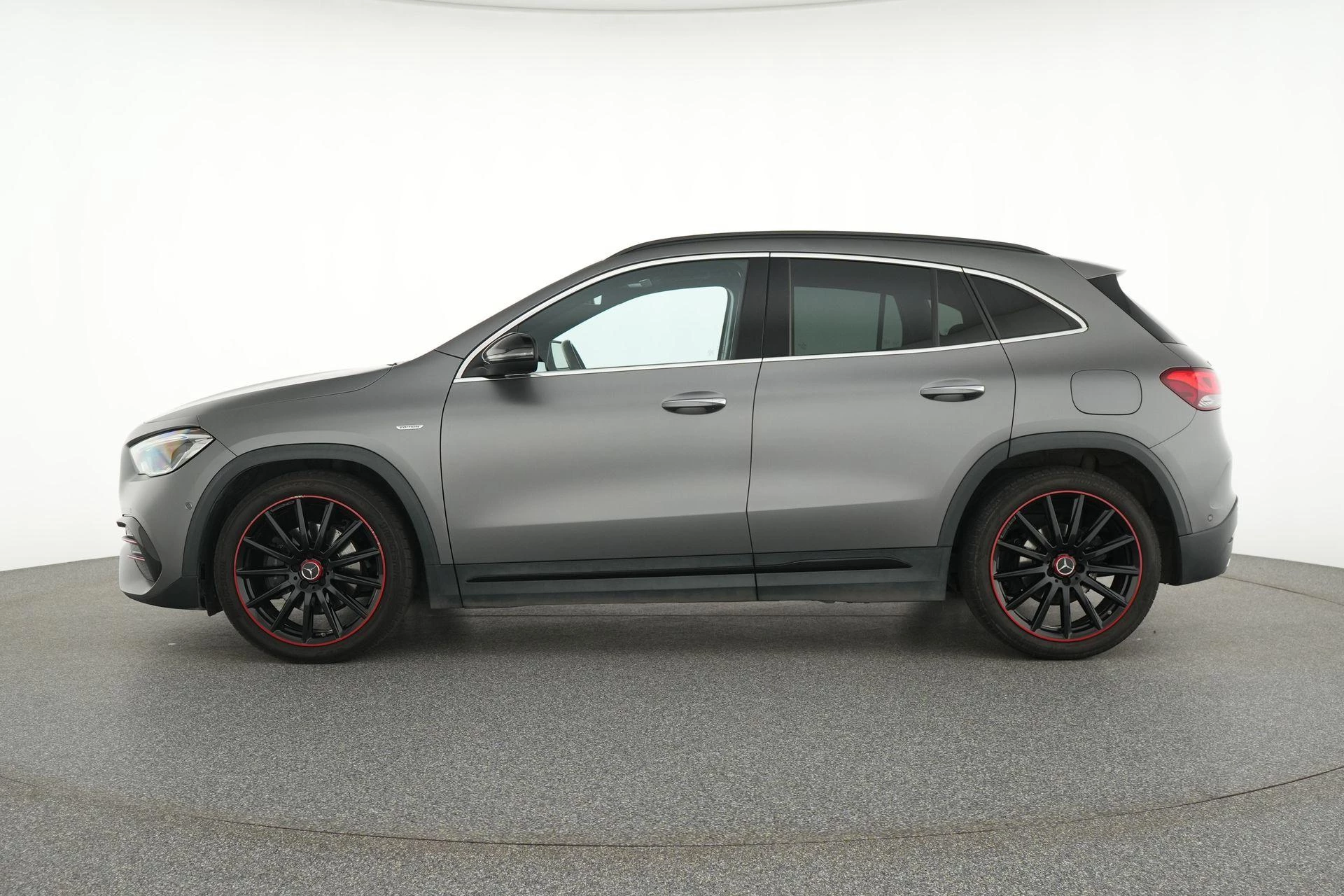 Mercedes-Benz GLA 180 d AMG Line + SPECIAL EDITION + LEDER + PANO + MULTIBEAM +