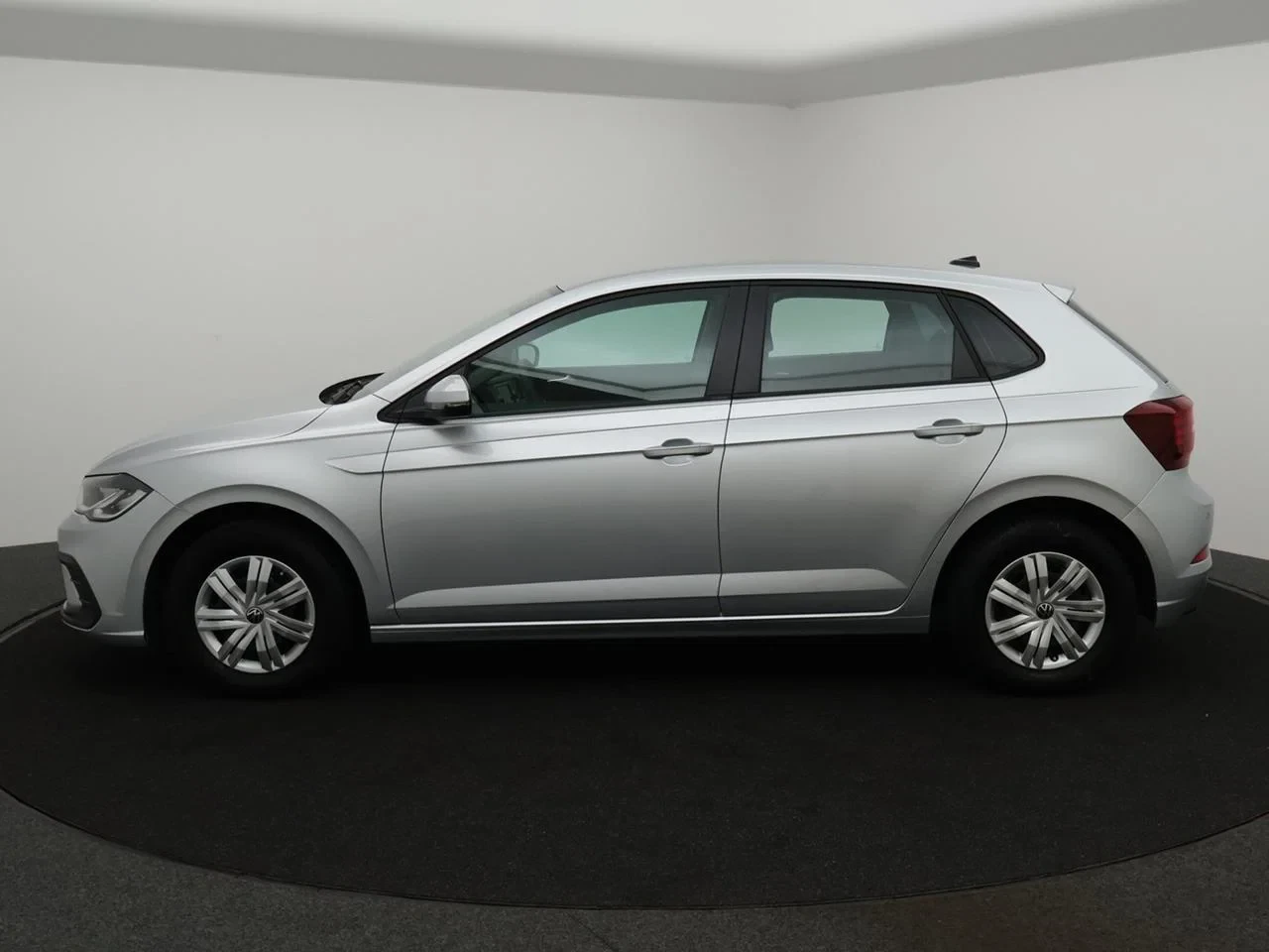 Volkswagen-Polo-image-4