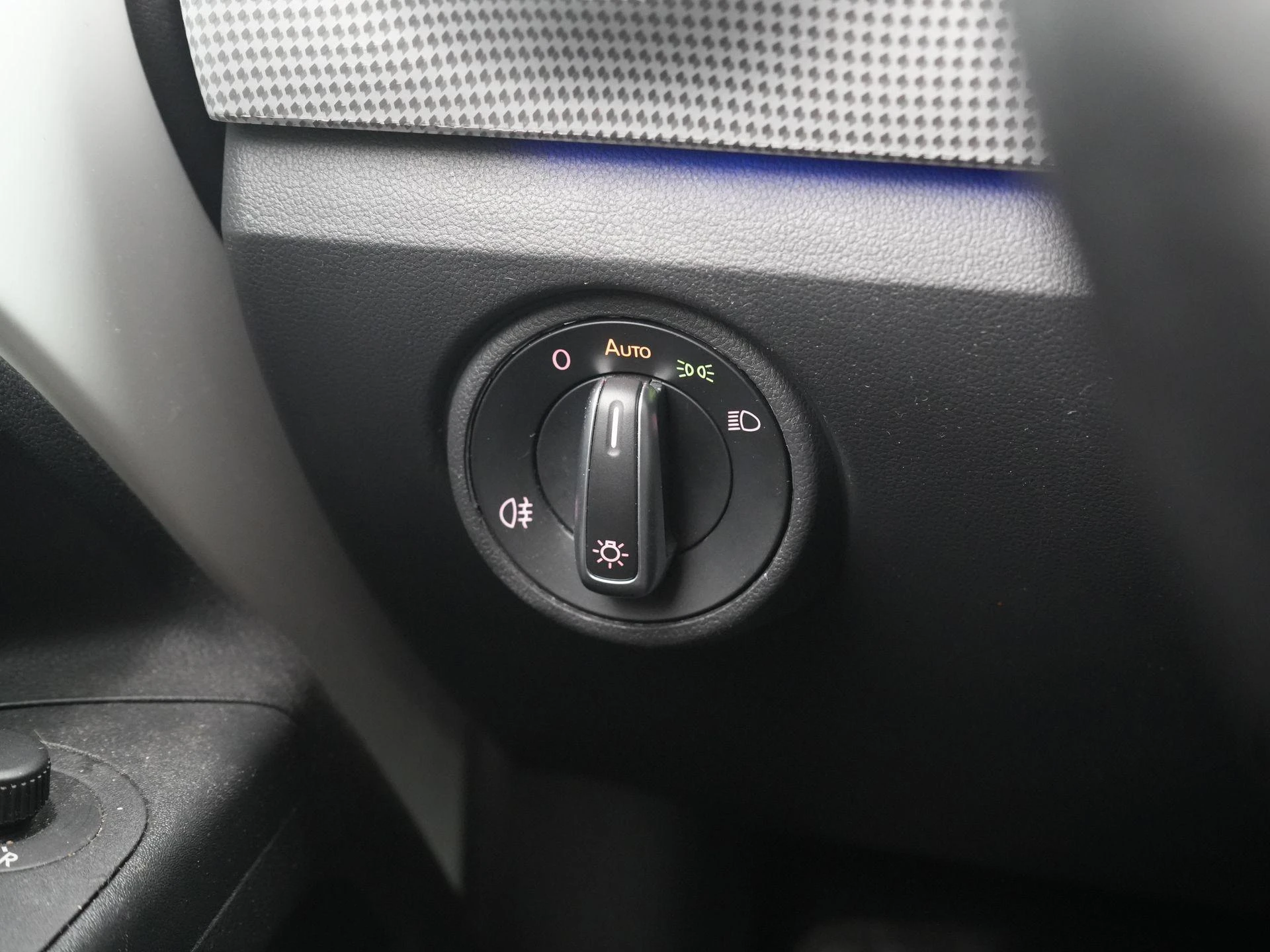 Volkswagen-e-up!-image-19