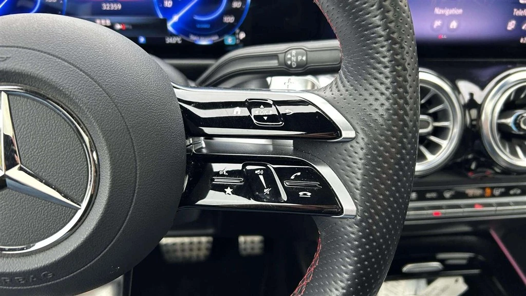 Mercedes-Benz-EQB-image-12