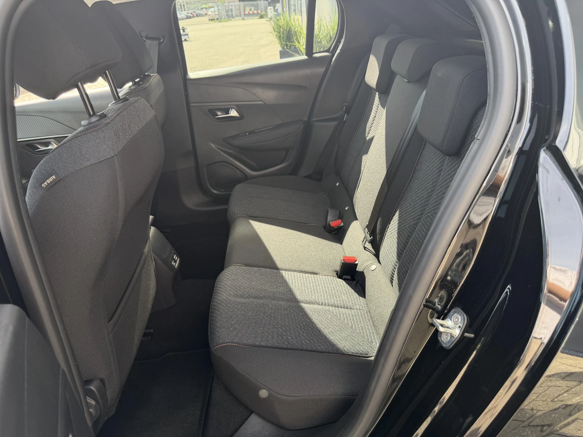 Peugeot-208-image-22