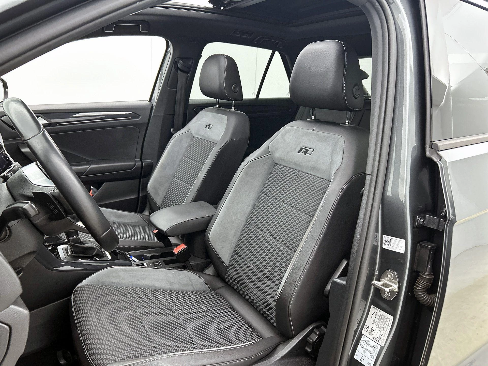 Volkswagen-T-Roc-image-36