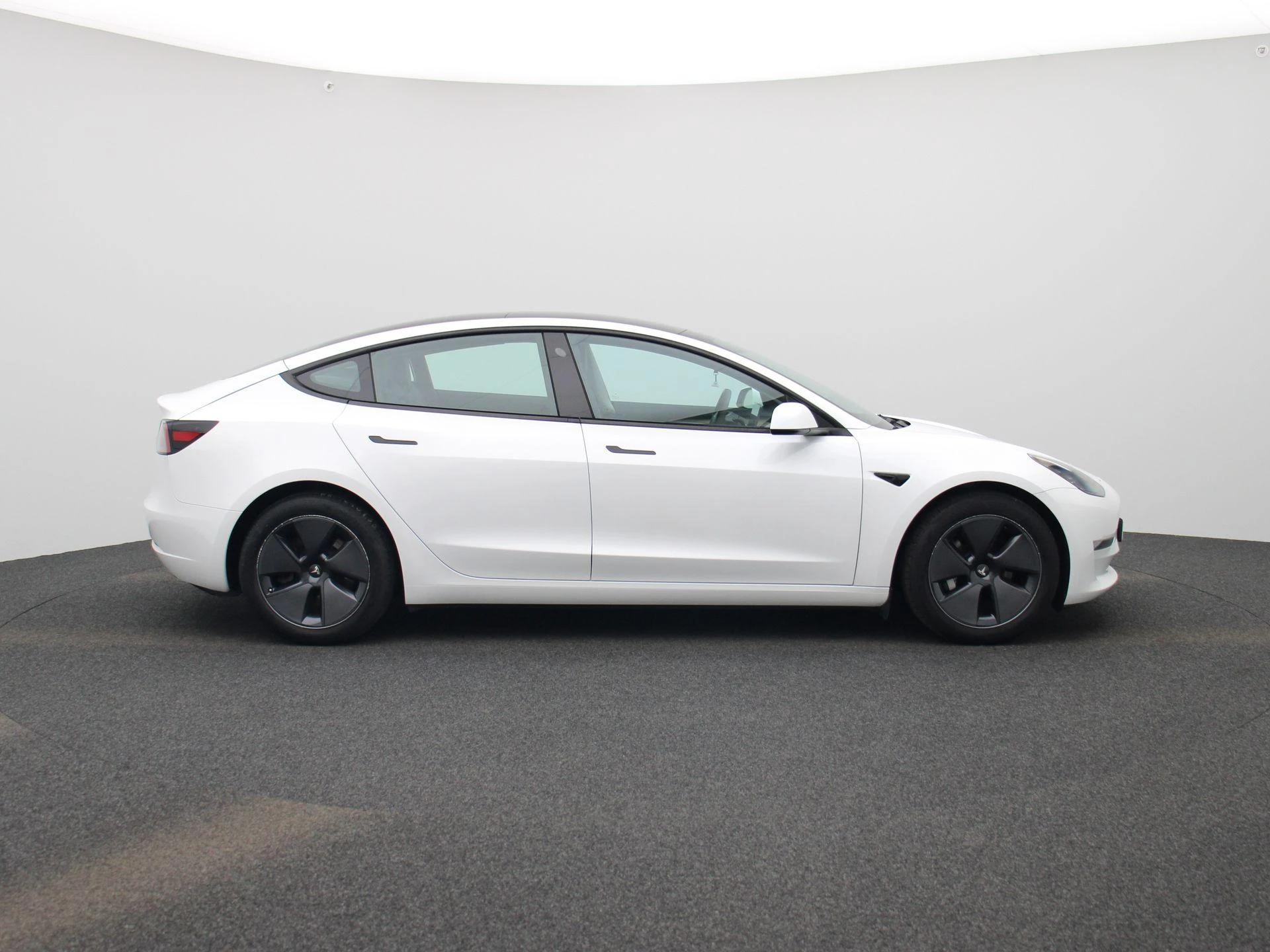 Tesla-Model 3-image-5