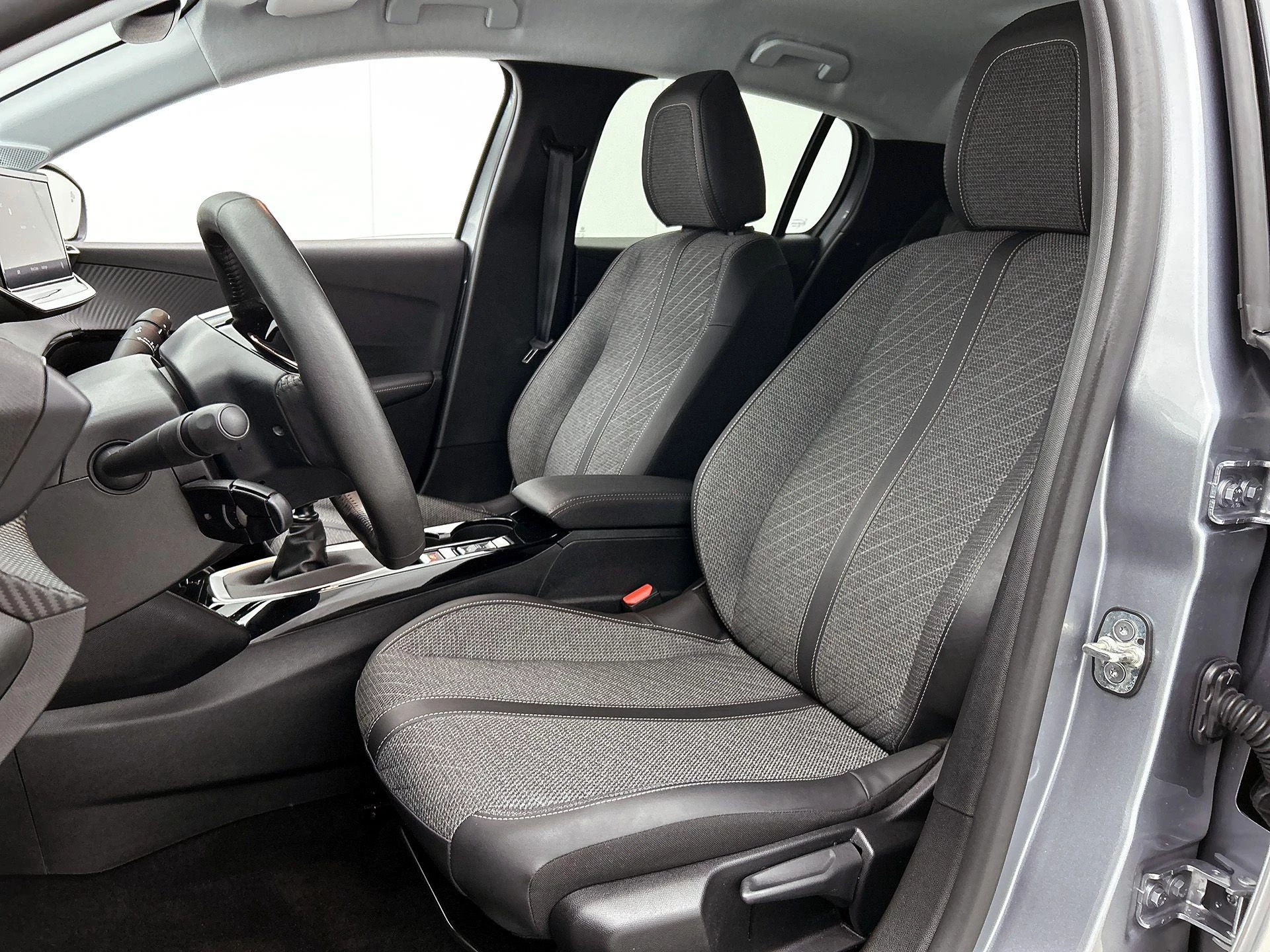 Peugeot-208-image-36
