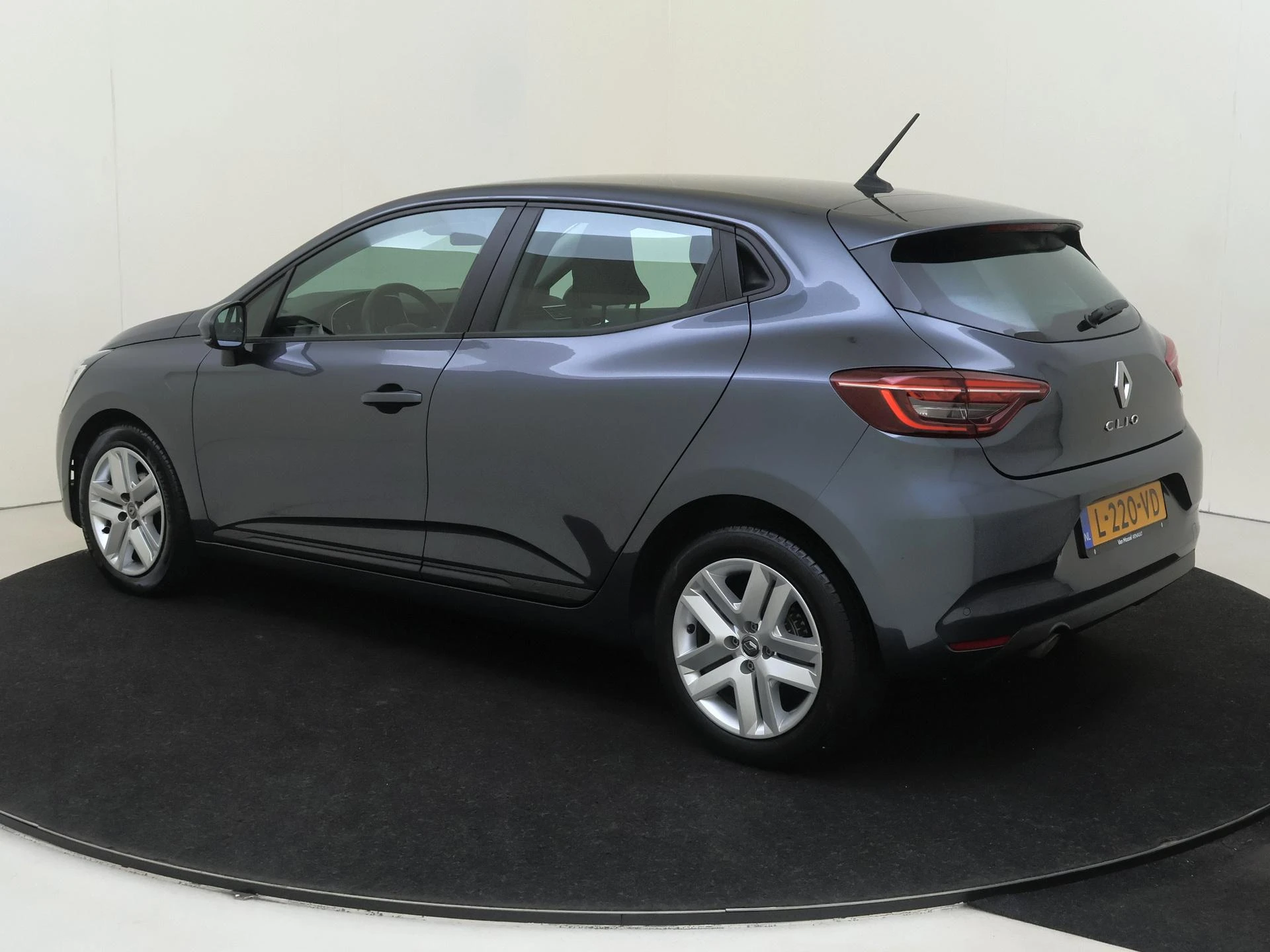 Renault-Clio-image-2