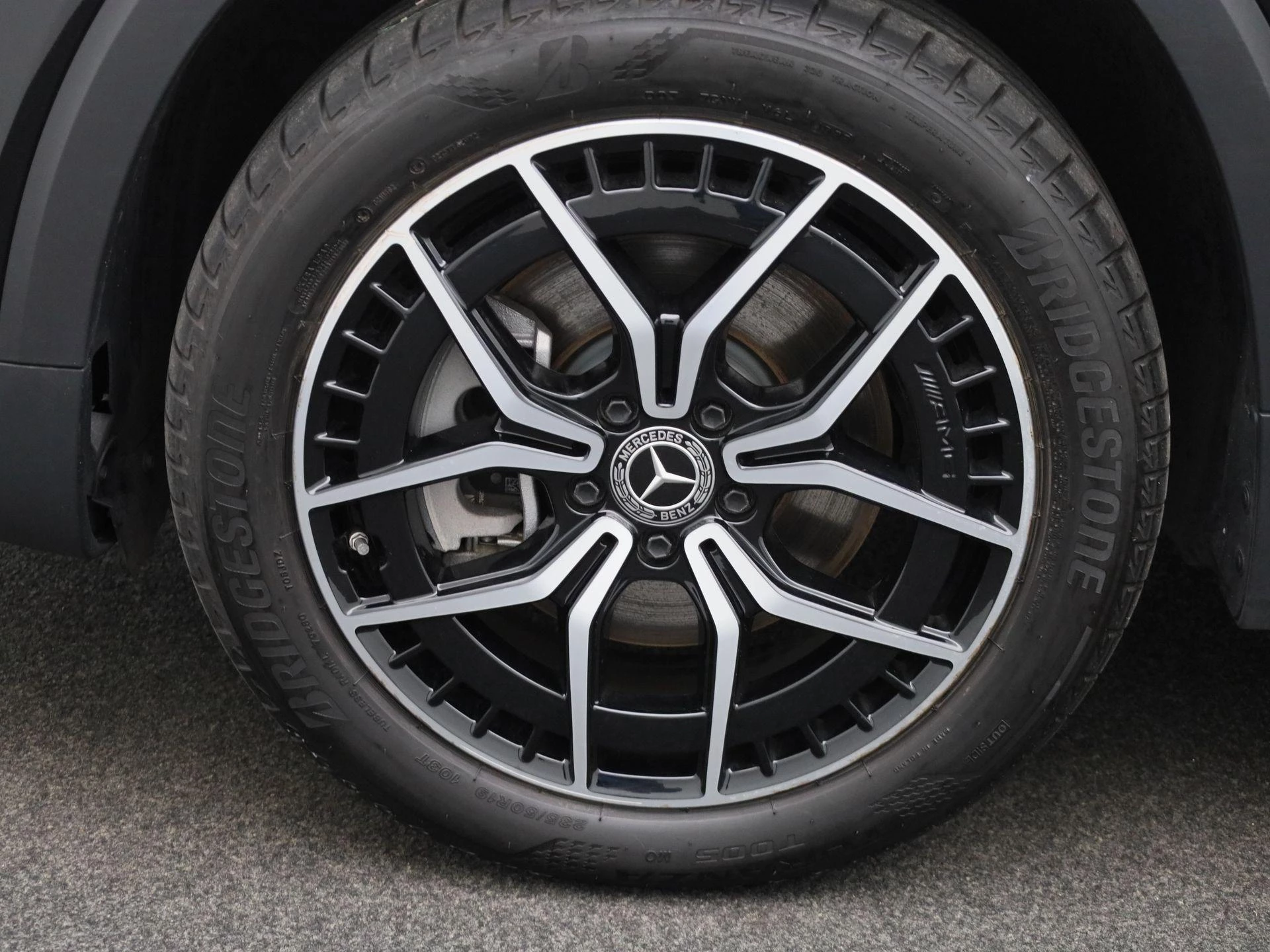 Mercedes-Benz-EQB-image-12