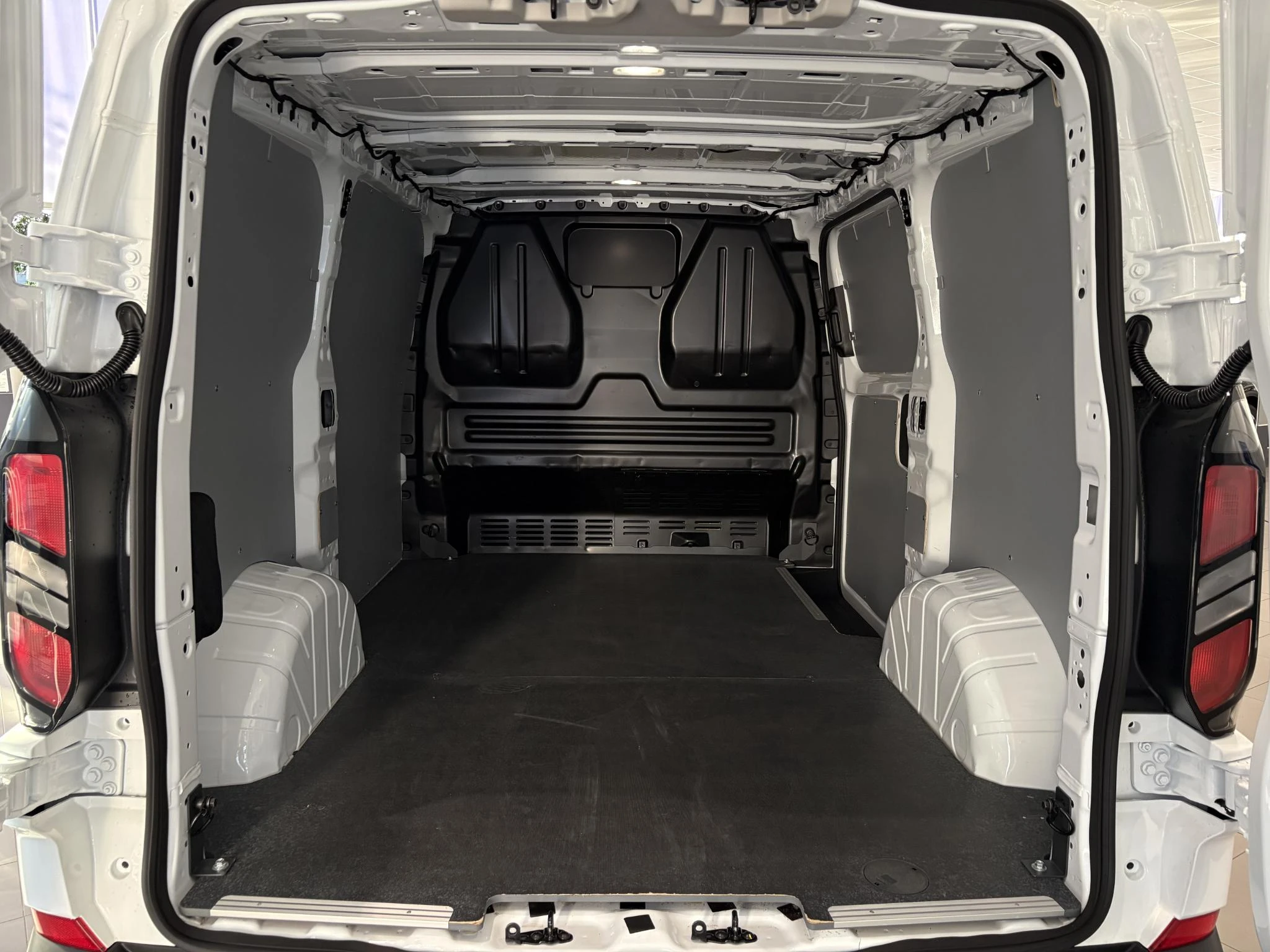 Ford-Transit Custom-image-16