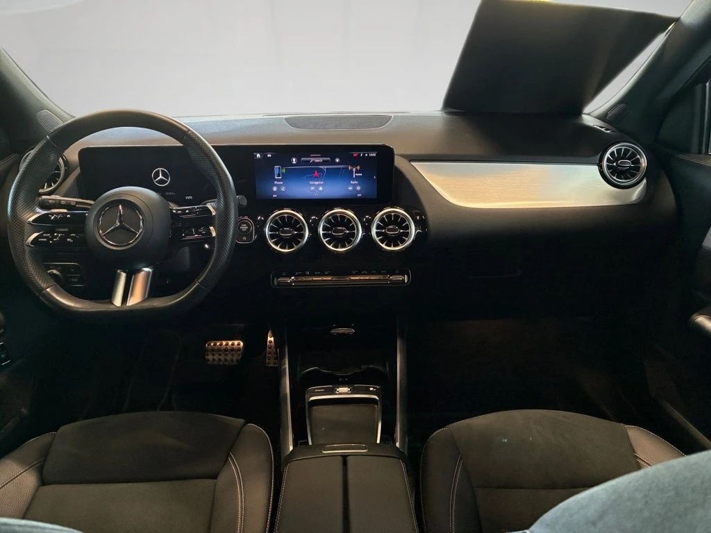Mercedes-Benz-GLA 200-image-11