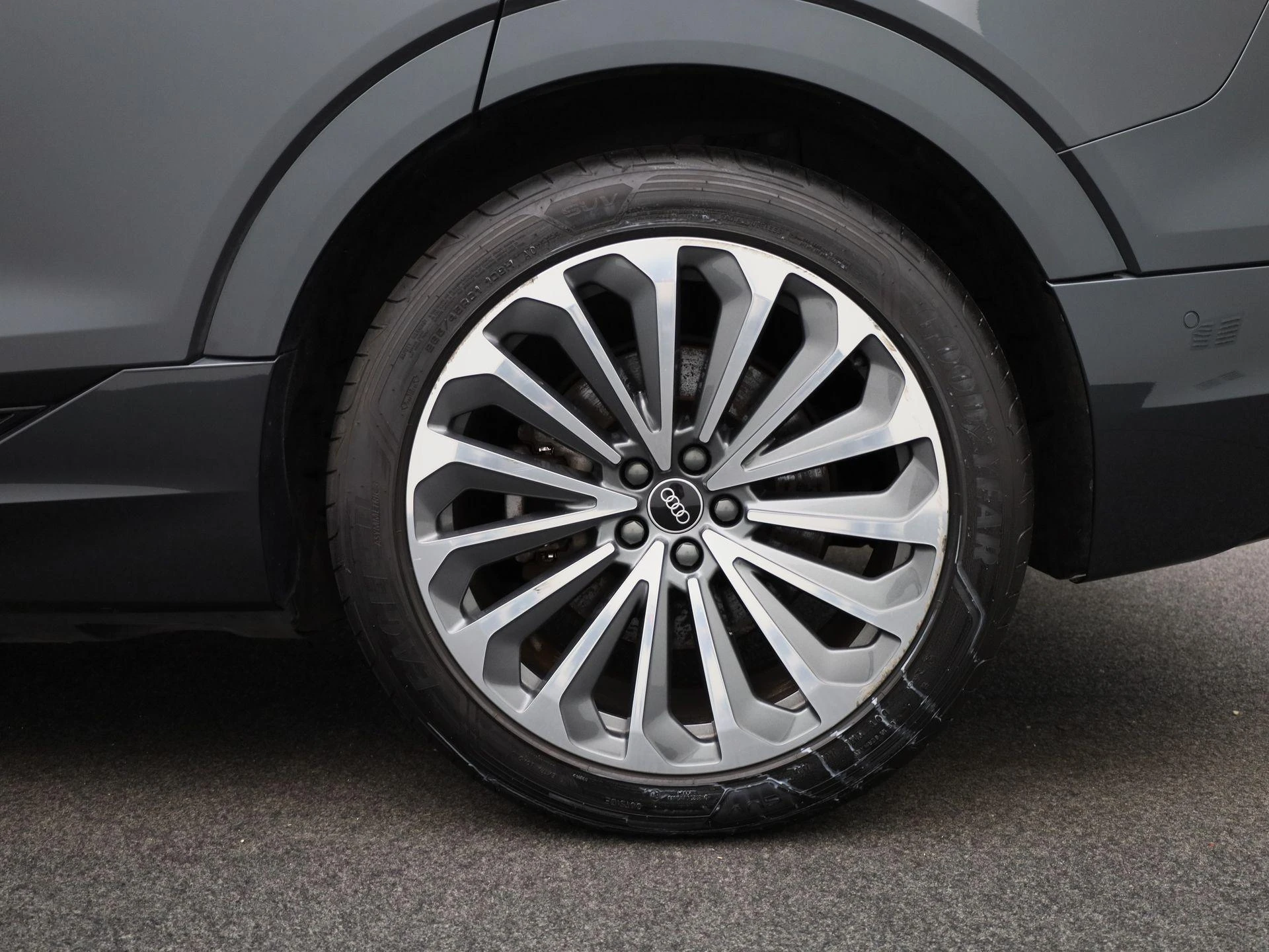Audi-e-tron-image-12