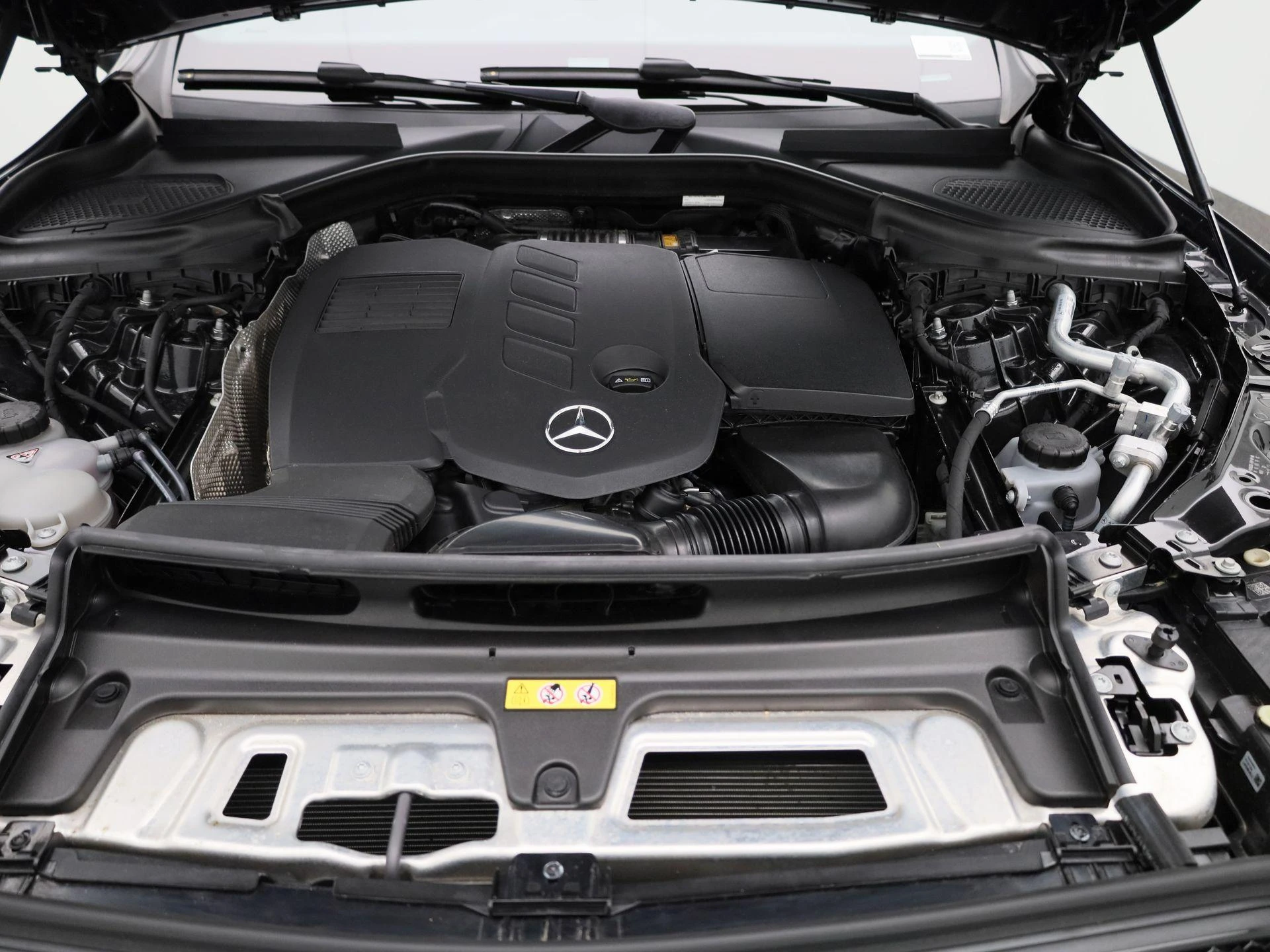 Mercedes-Benz-GLC-image-38