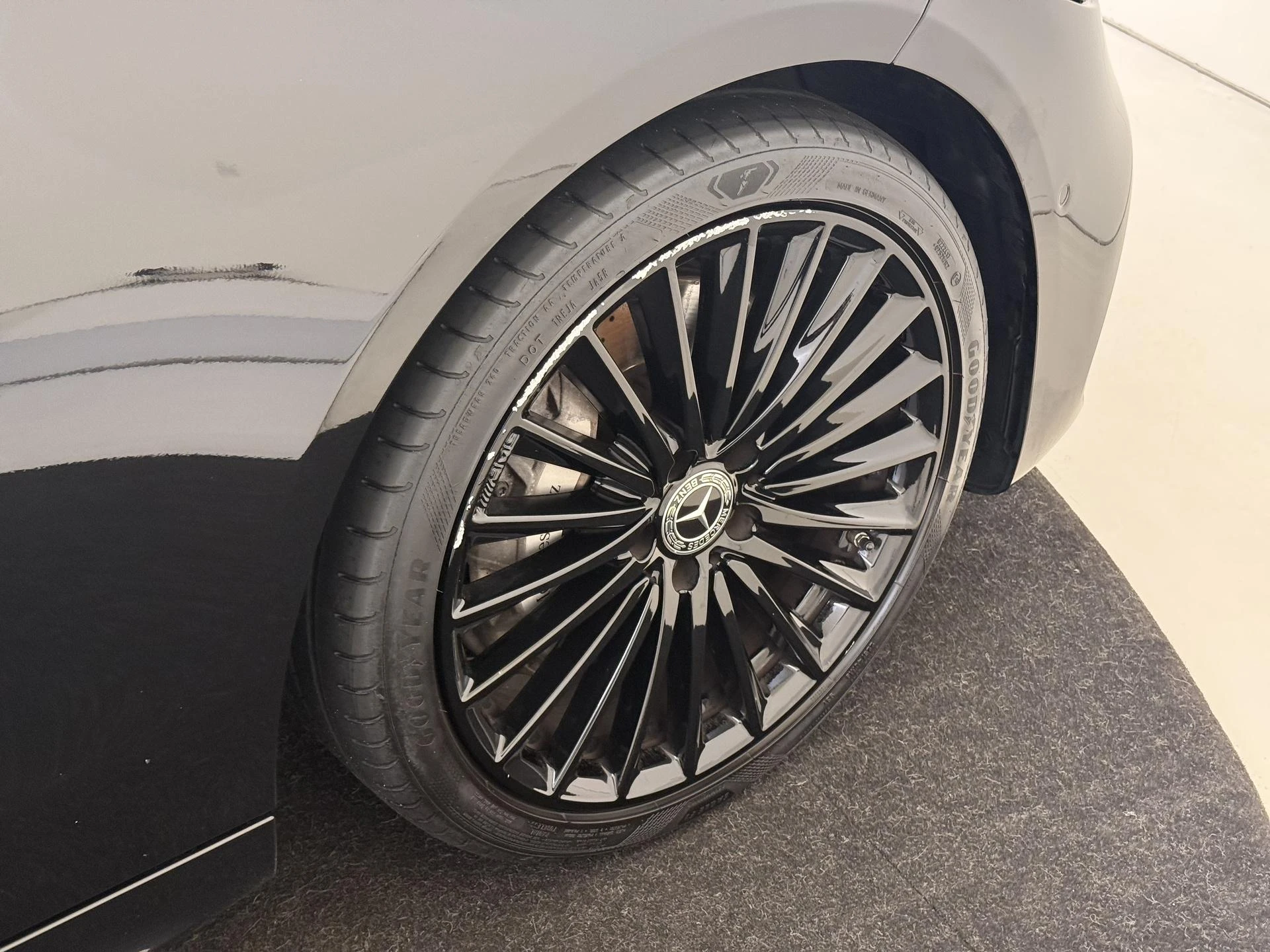 Mercedes-Benz-C-Klasse-image-32