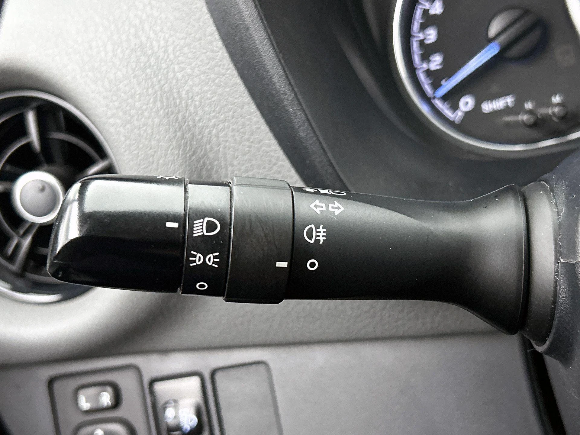 Toyota-Yaris-image-8