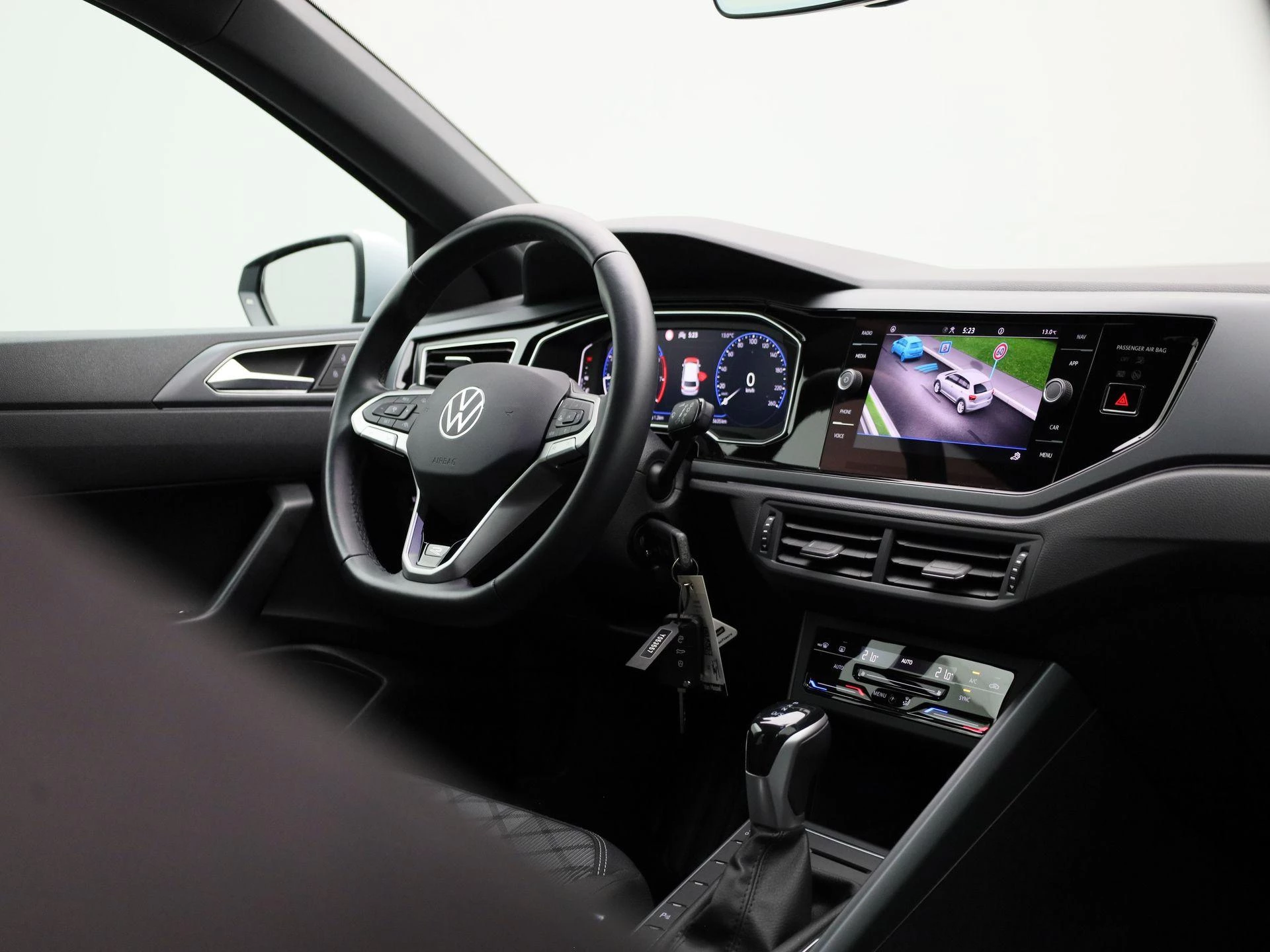 Volkswagen-Polo-image-32