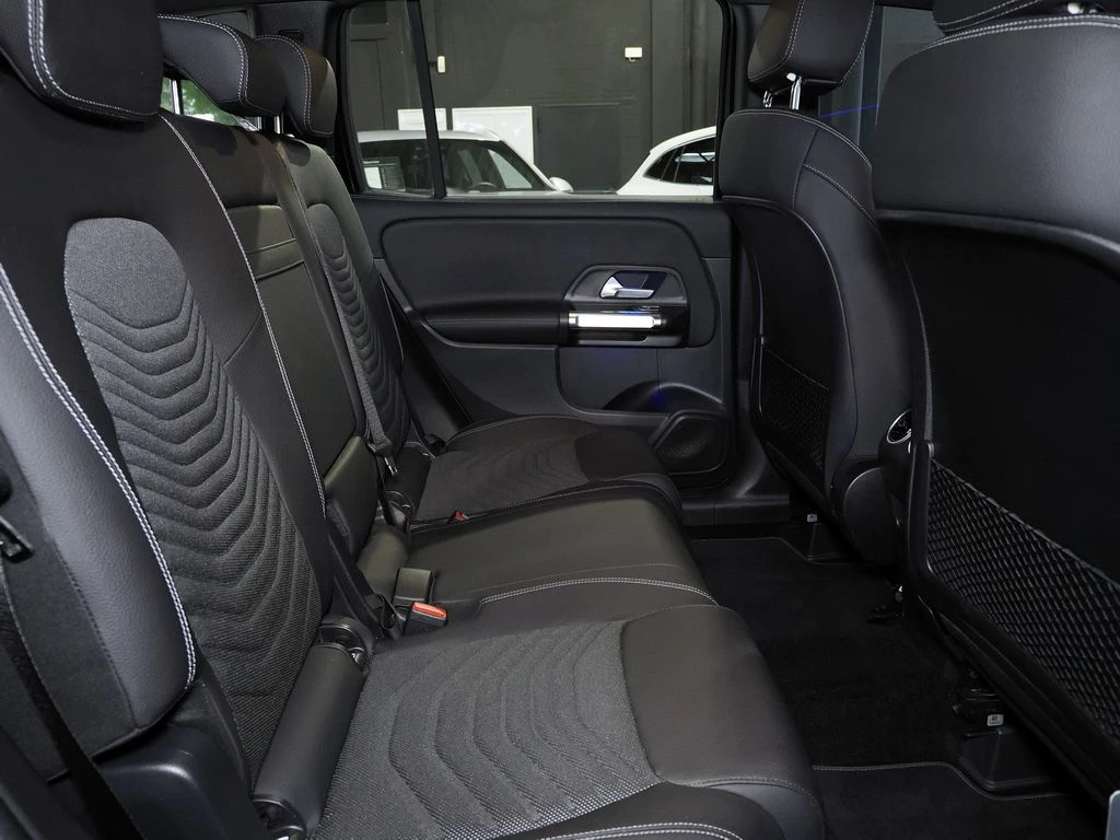 Mercedes-Benz-GLB 200 d-image-13
