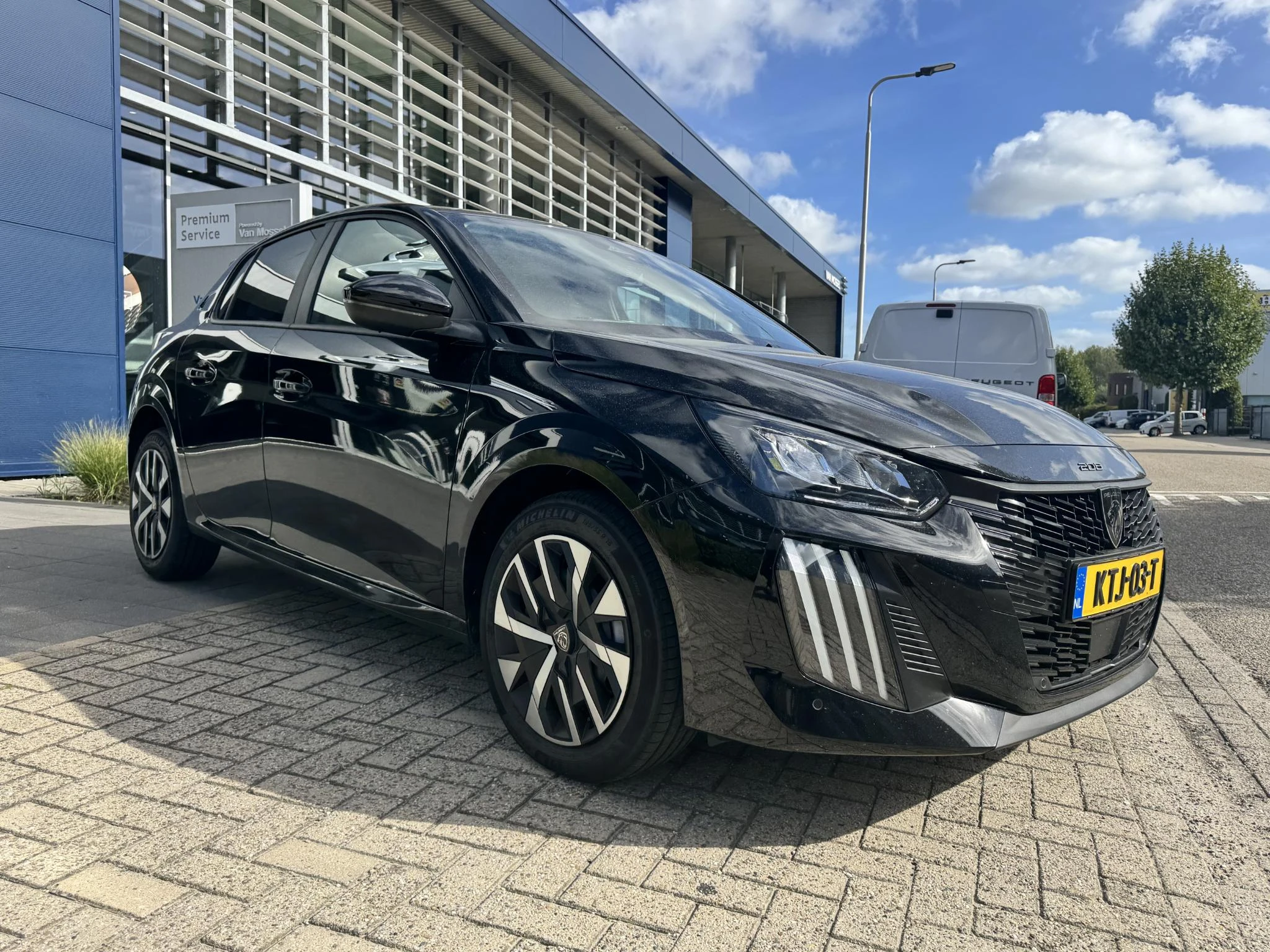 Peugeot-208-image-1