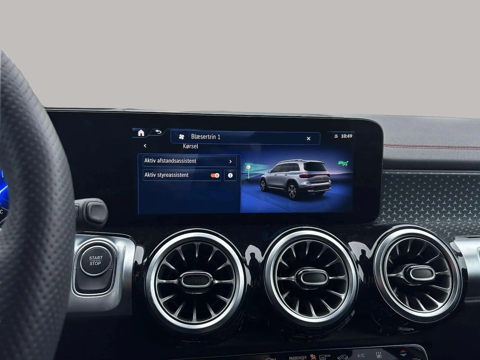 Mercedes-Benz-EQB-image-18