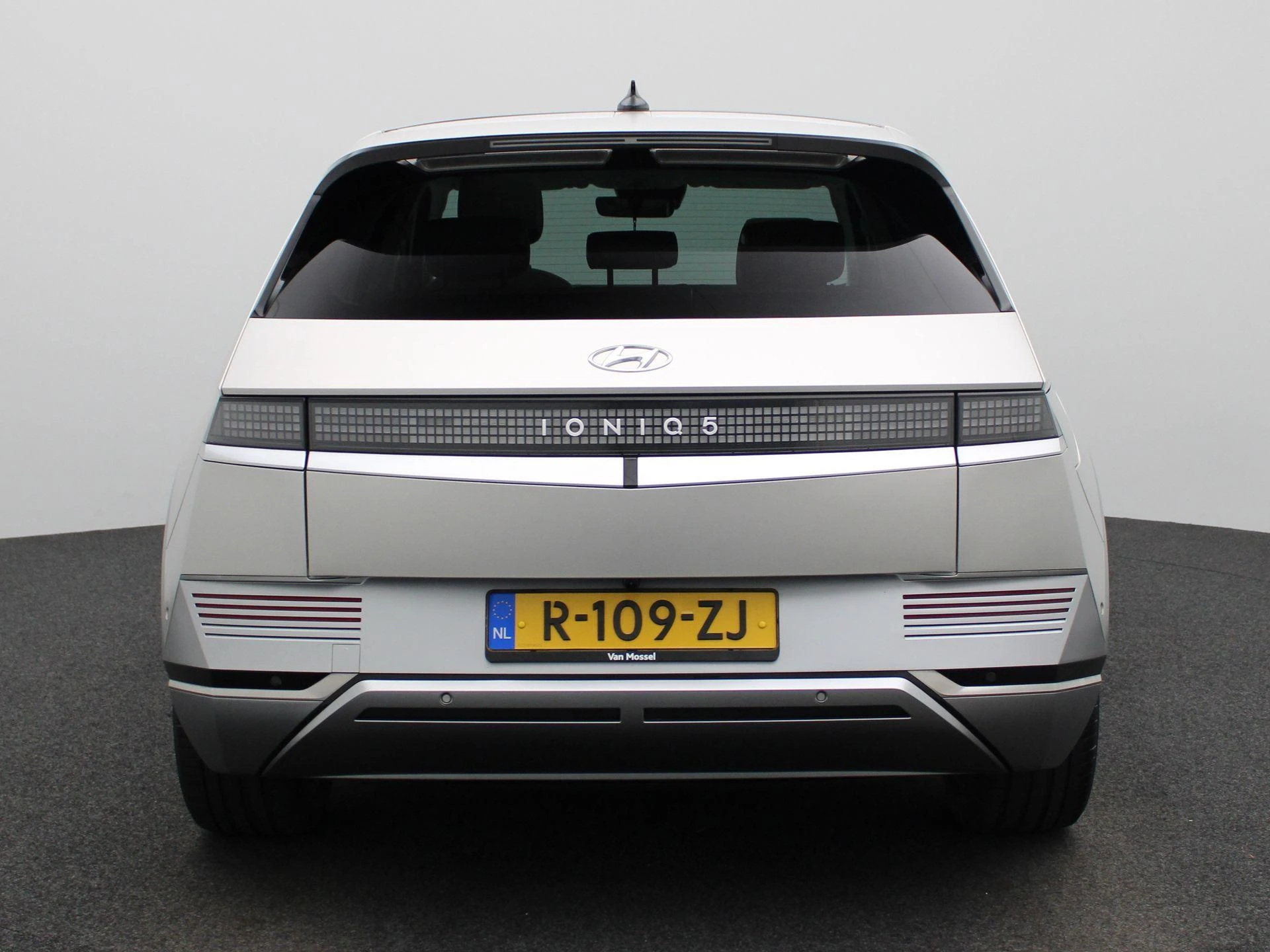 Hyundai-IONIQ 5-image-4