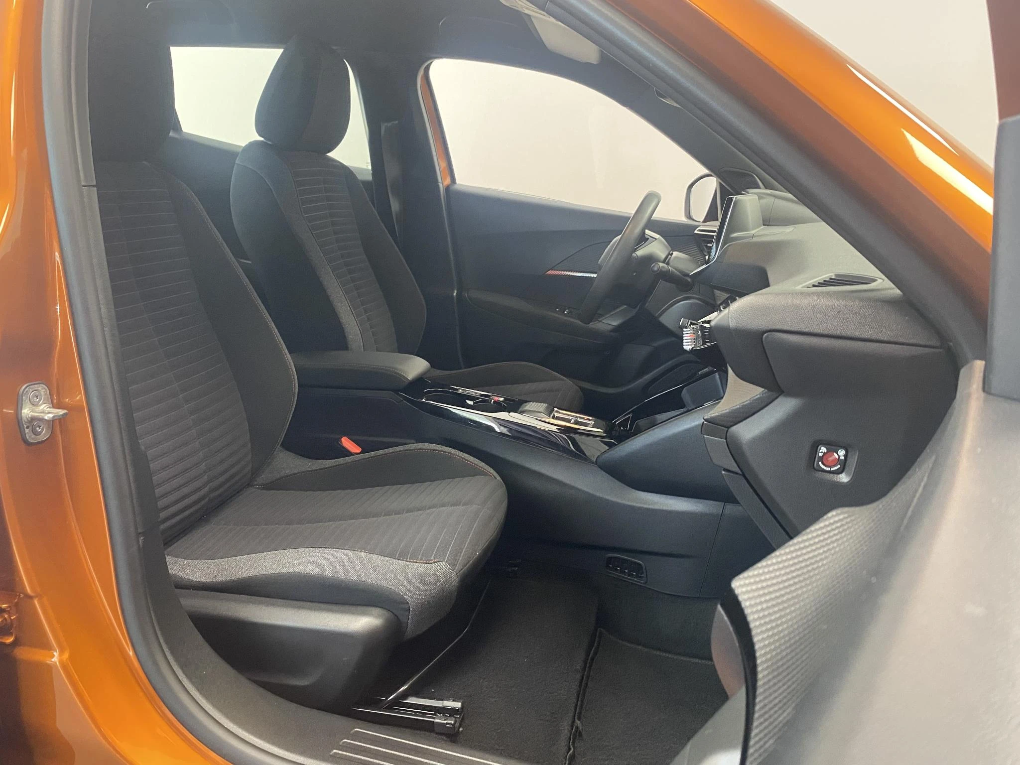 Peugeot-e-2008-image-14