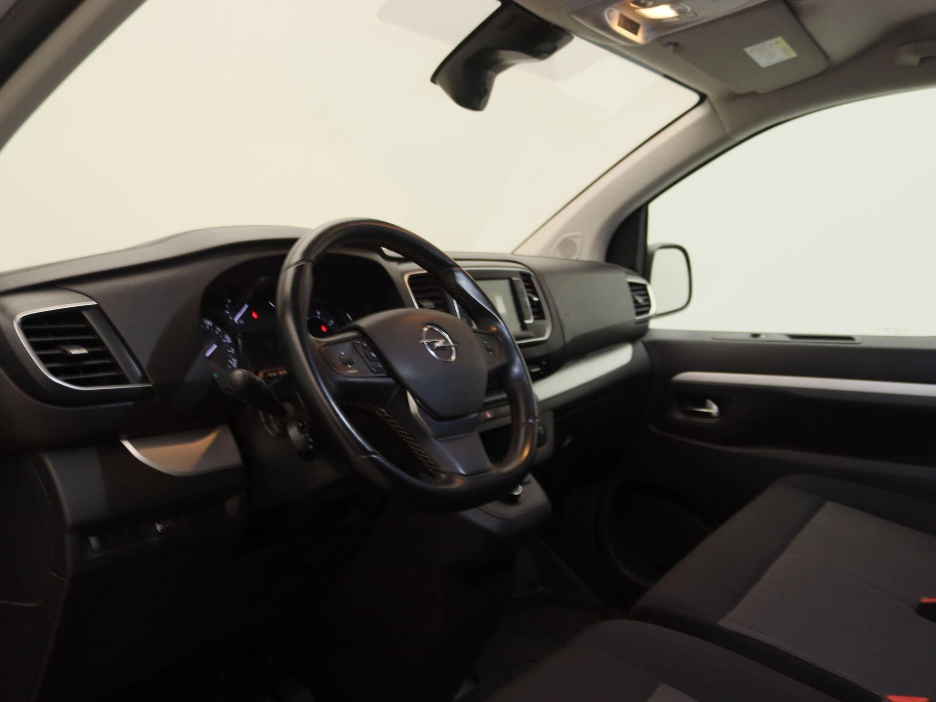 Opel-Vivaro-image-18