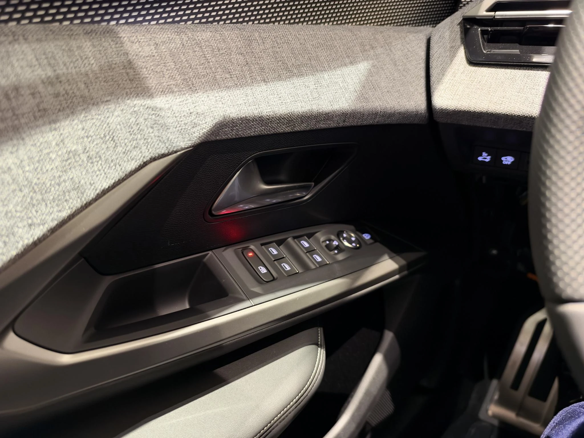 Peugeot-e-3008-image-17