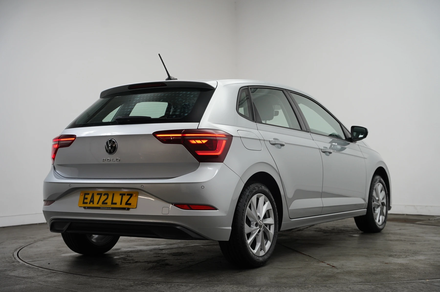 Volkswagen-Polo-image-15
