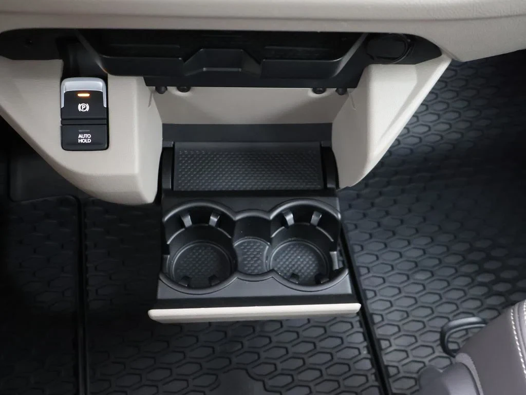 Volkswagen-Multivan-image-25