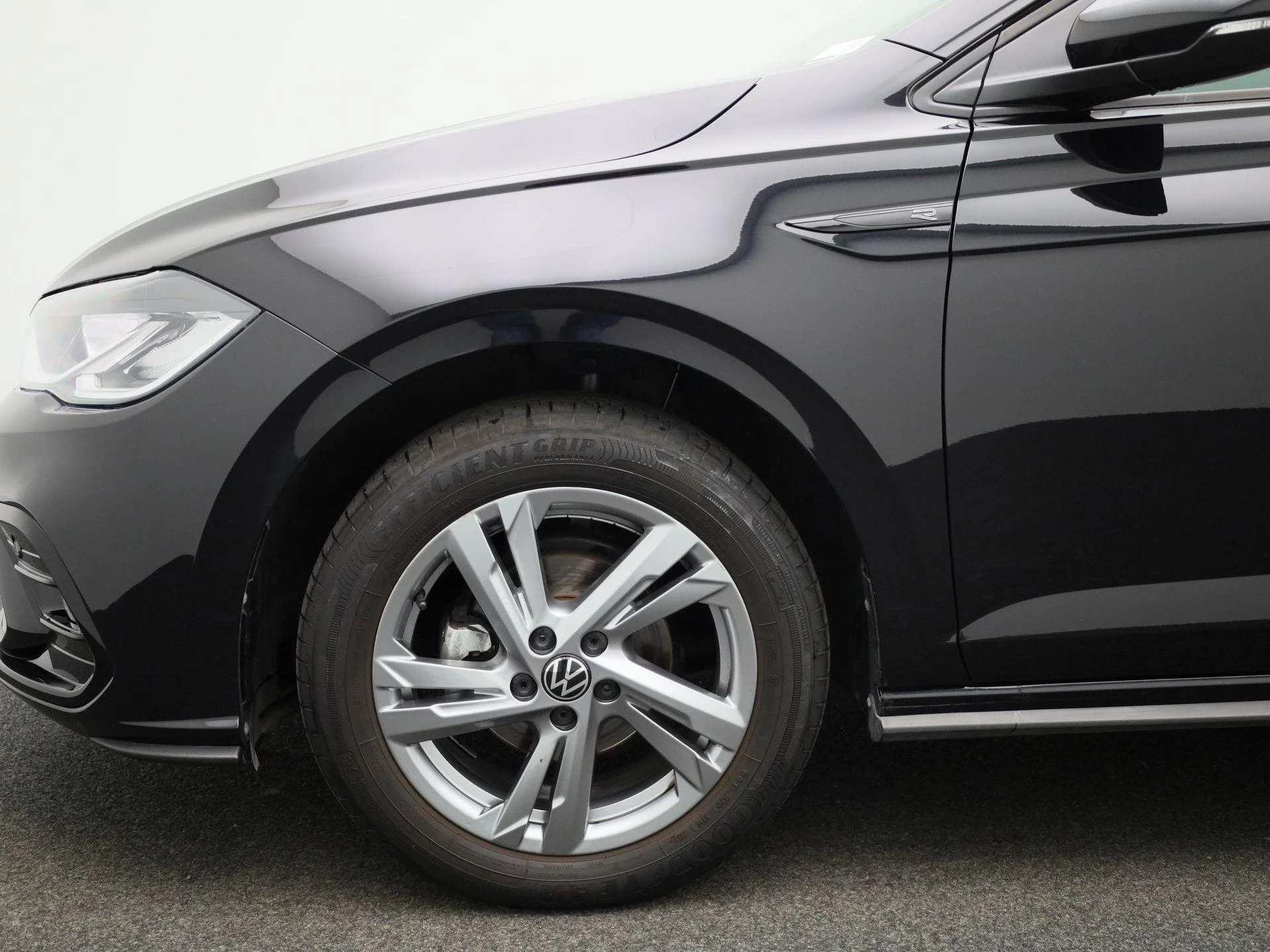 Volkswagen-Polo-image-12