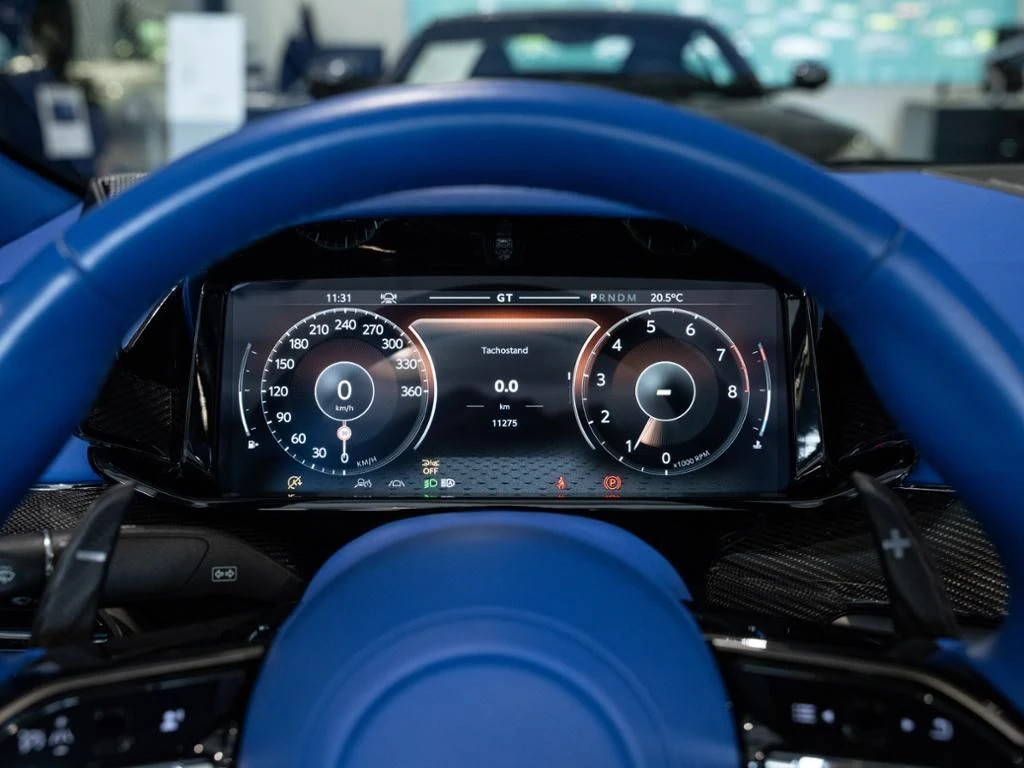 Aston Martin-Vanquish-image-6