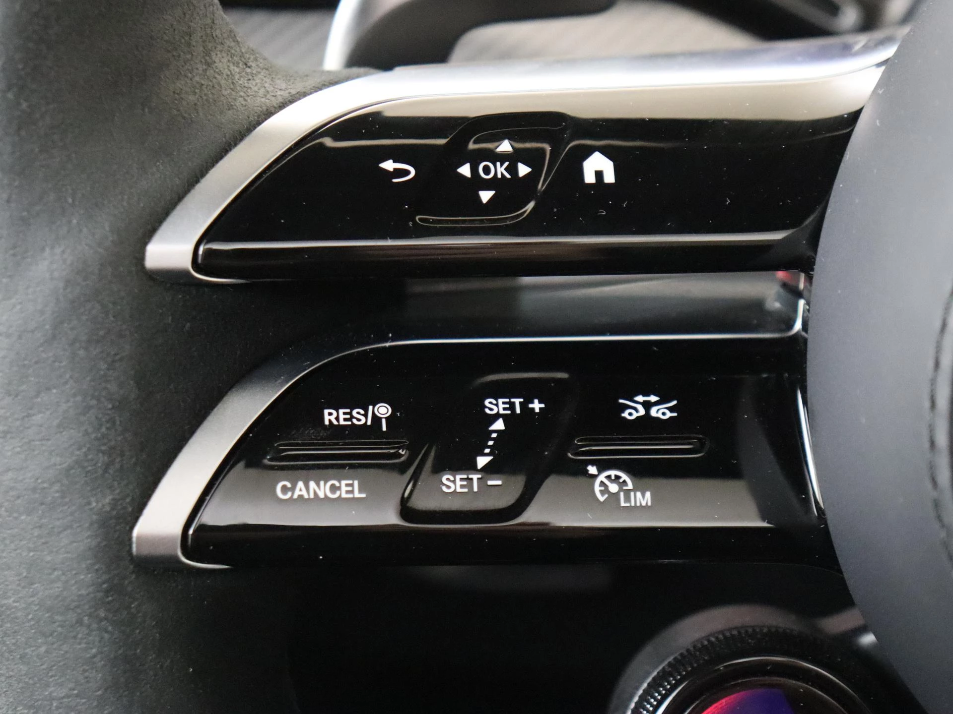 Mercedes-Benz-GLE-image-19