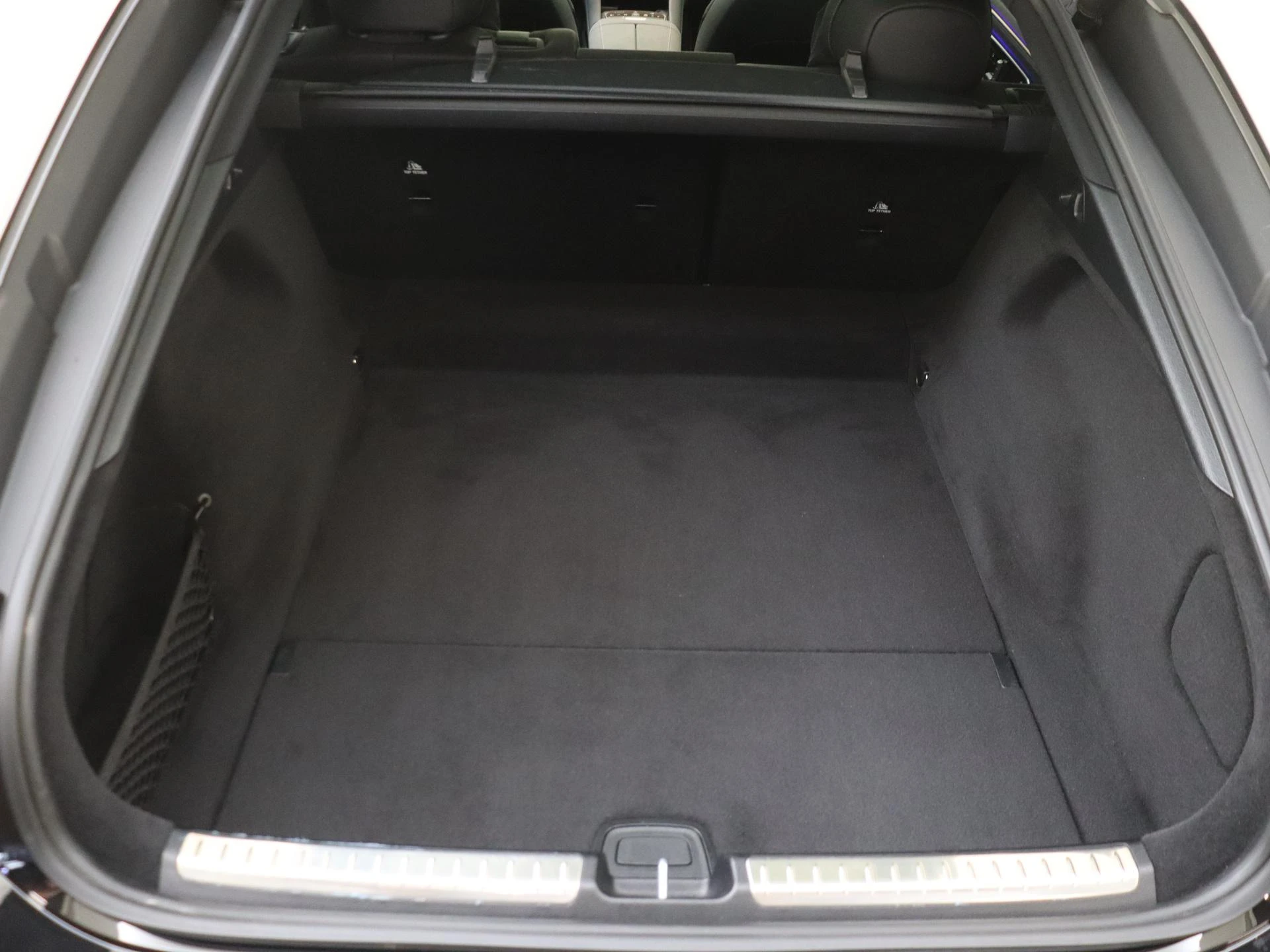 Mercedes-Benz-EQS-image-29