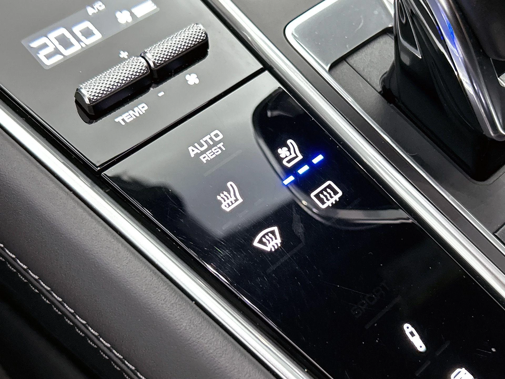 Porsche-Panamera-image-7