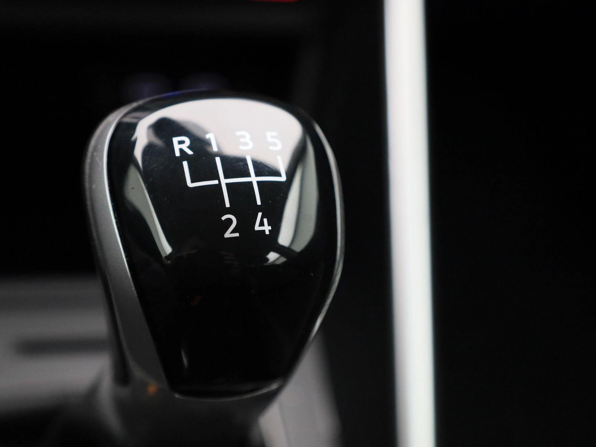Volkswagen-Polo-image-26