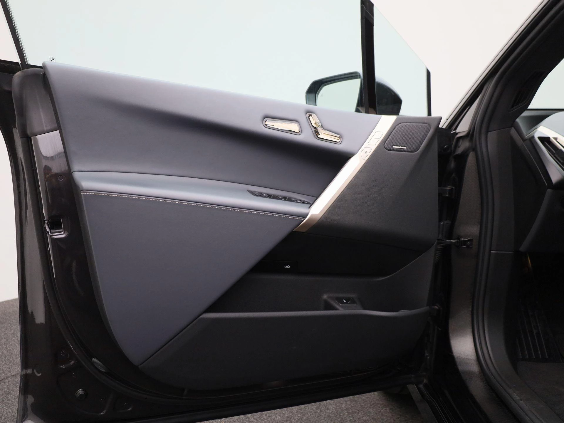 BMW-iX-image-39